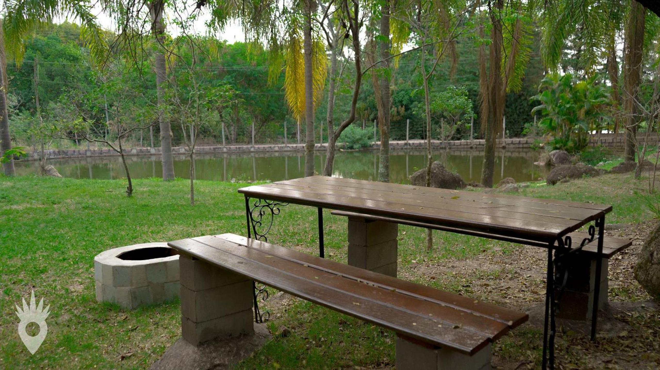 Chalé a beira de lago com churrasqueira em SP