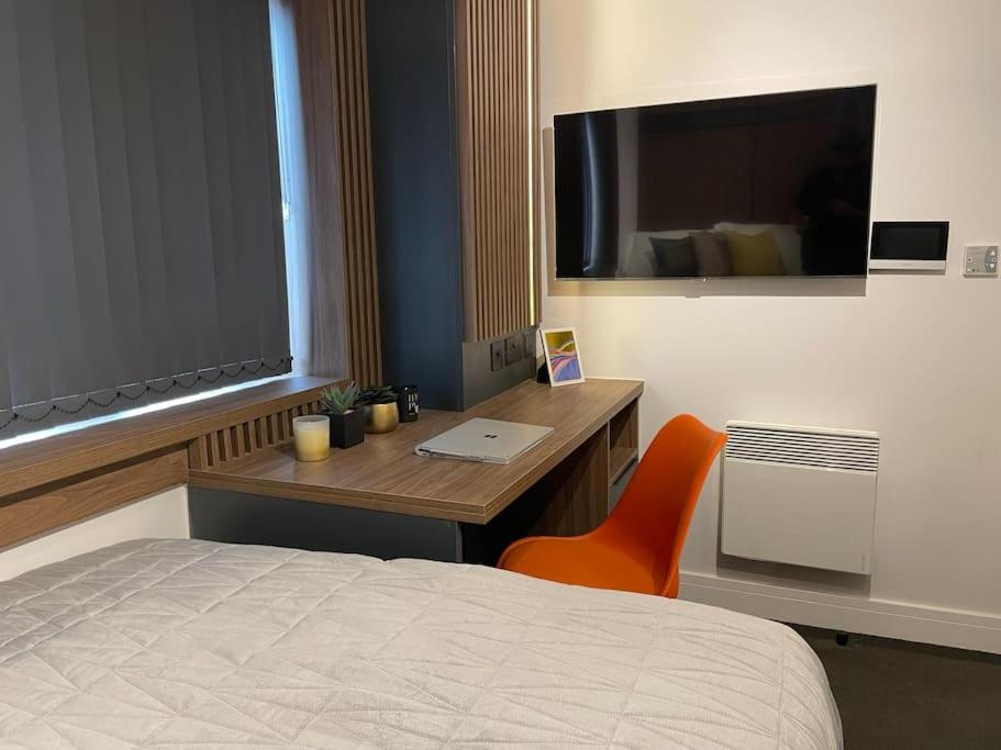 Lovely 1 Bed Studio 2B near Royal Infirmary and DMU view 5