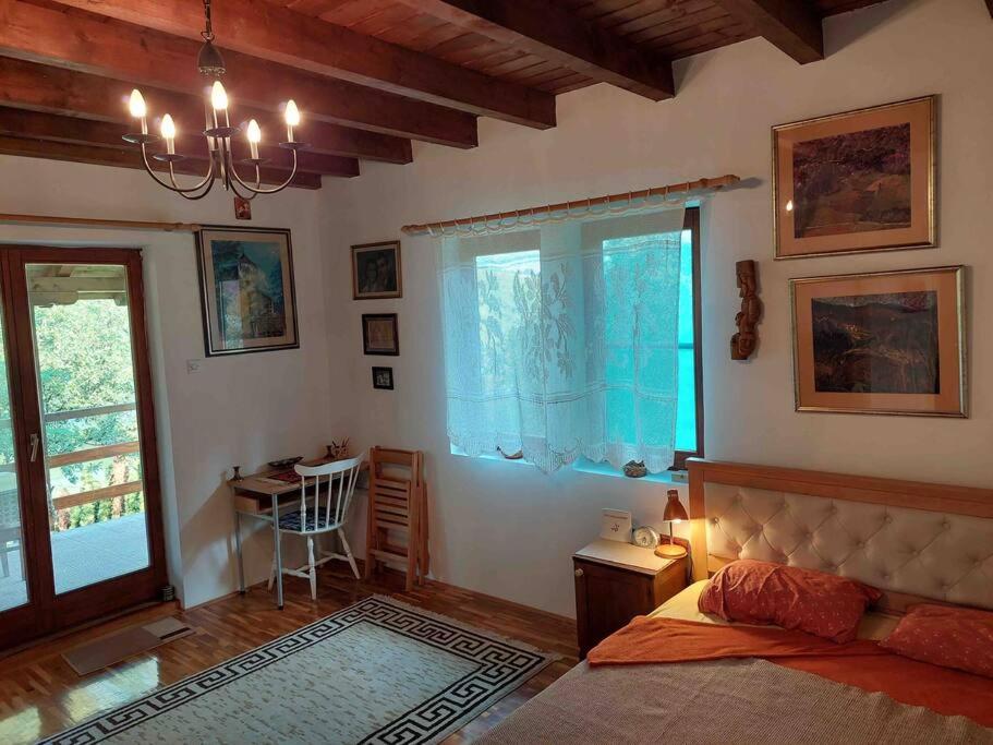"Kod dva kestena"Warm and cozy house with lake view sauna