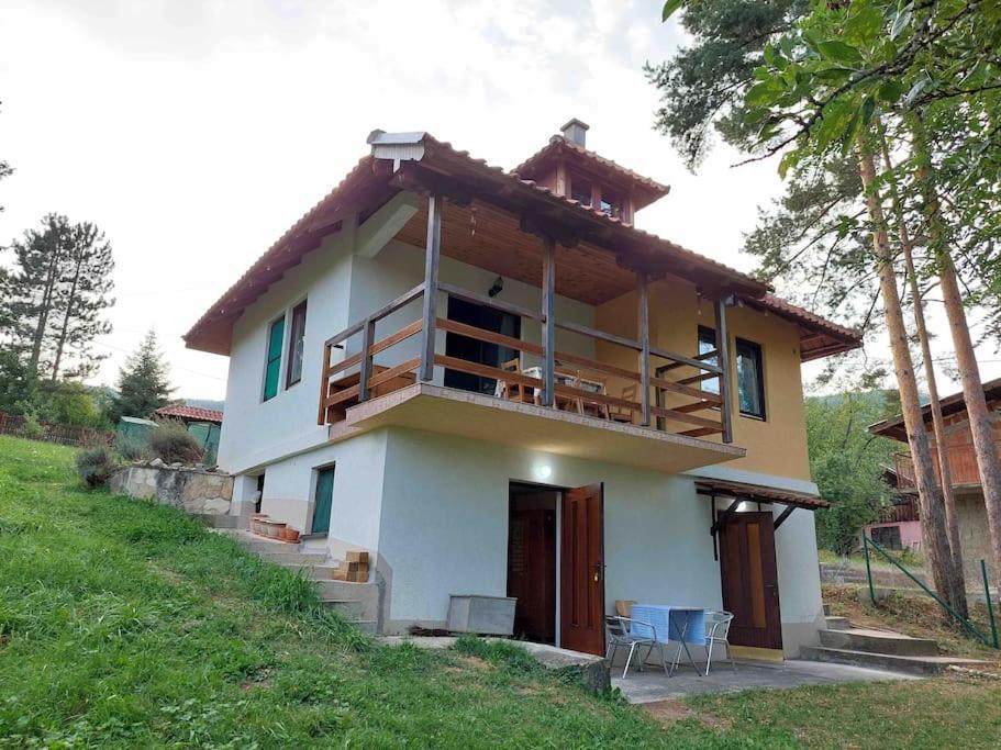 "Kod dva kestena"Warm and cozy house with lake view sauna