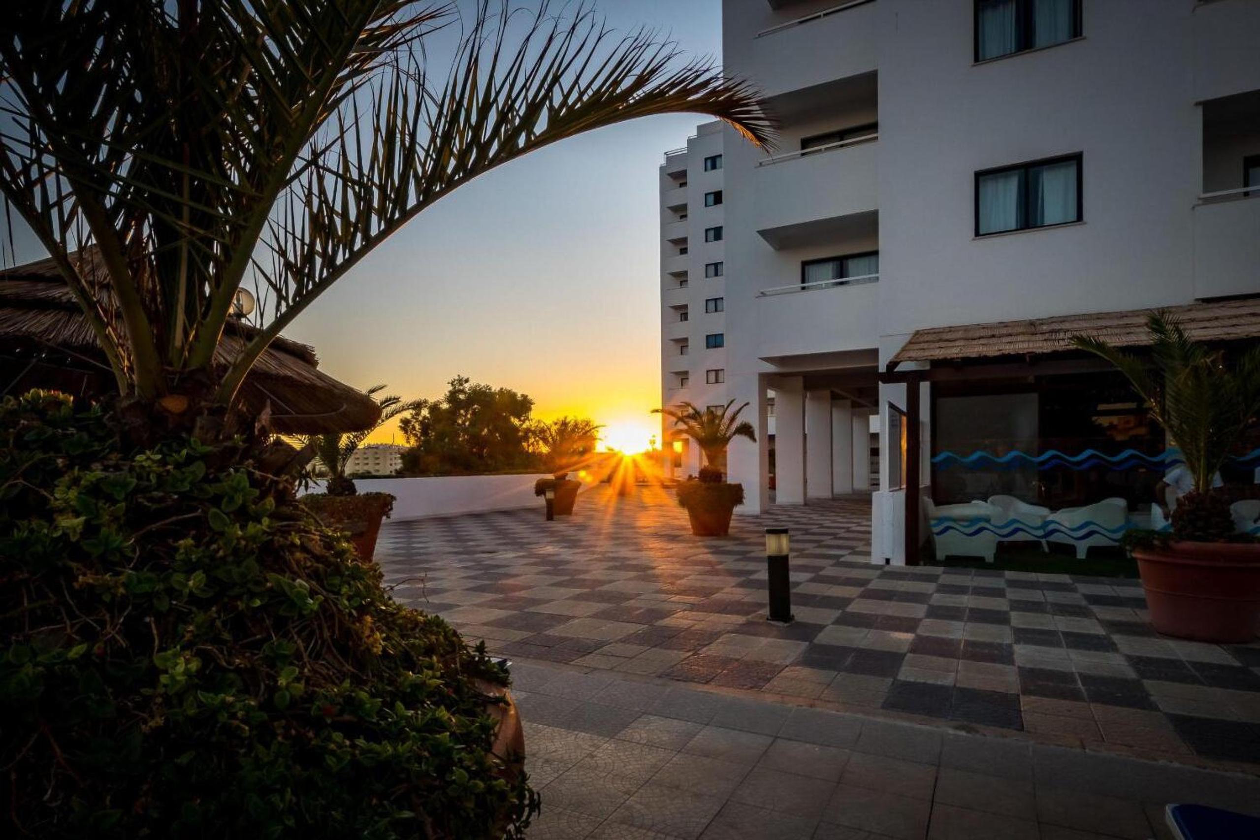 Hopstays - Albufeira Olympics with indoor pool view 4