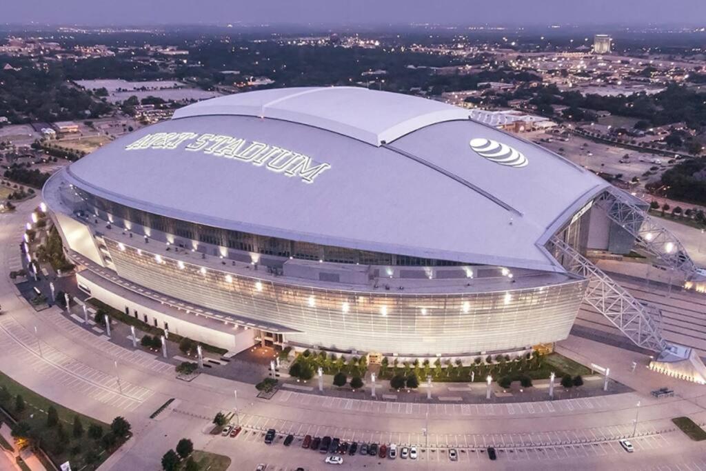 Pickleball Court - Walk to AT&T Stadium, Globe Life, Six Flags, Texas Live! & more view 5