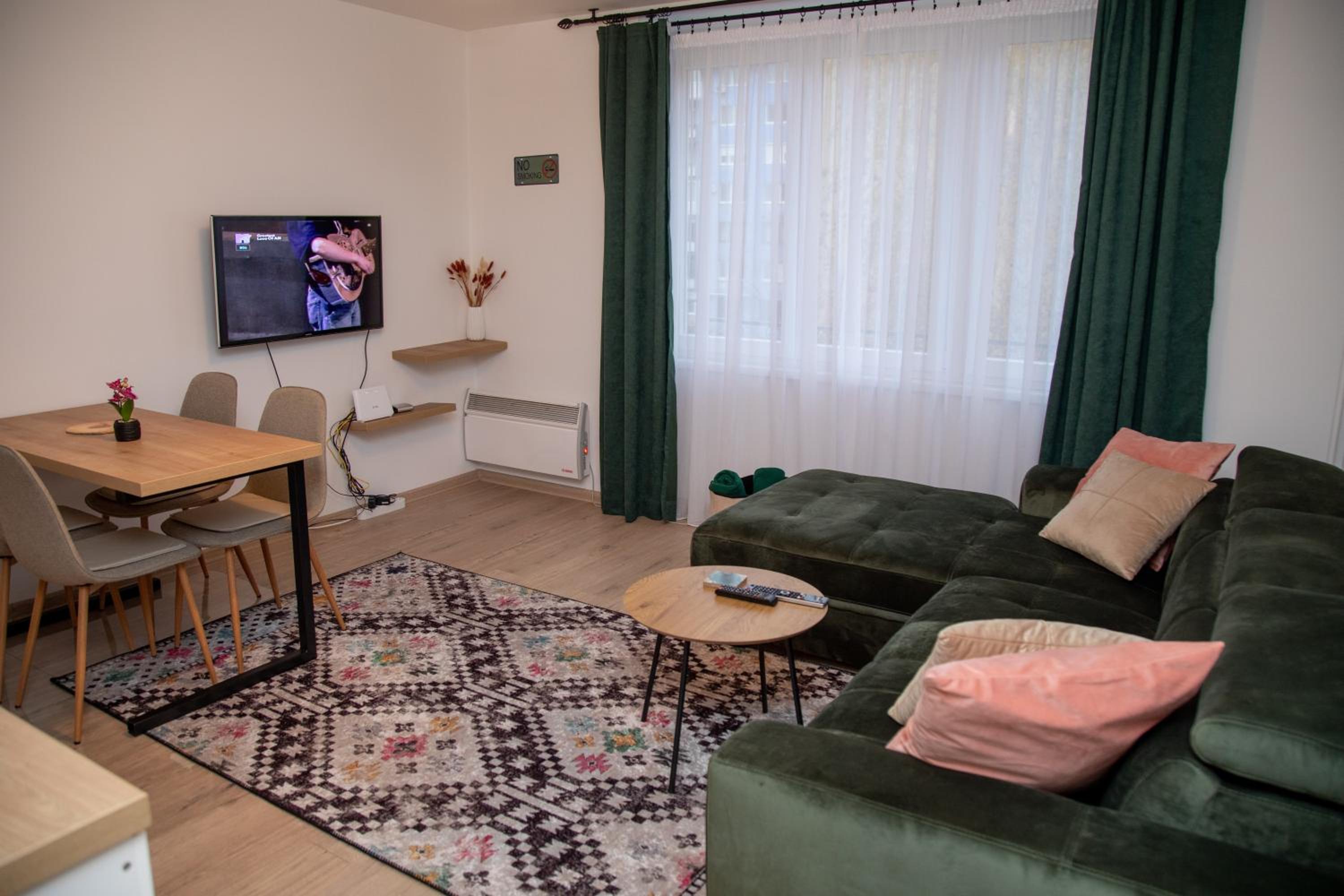 Feel@Home