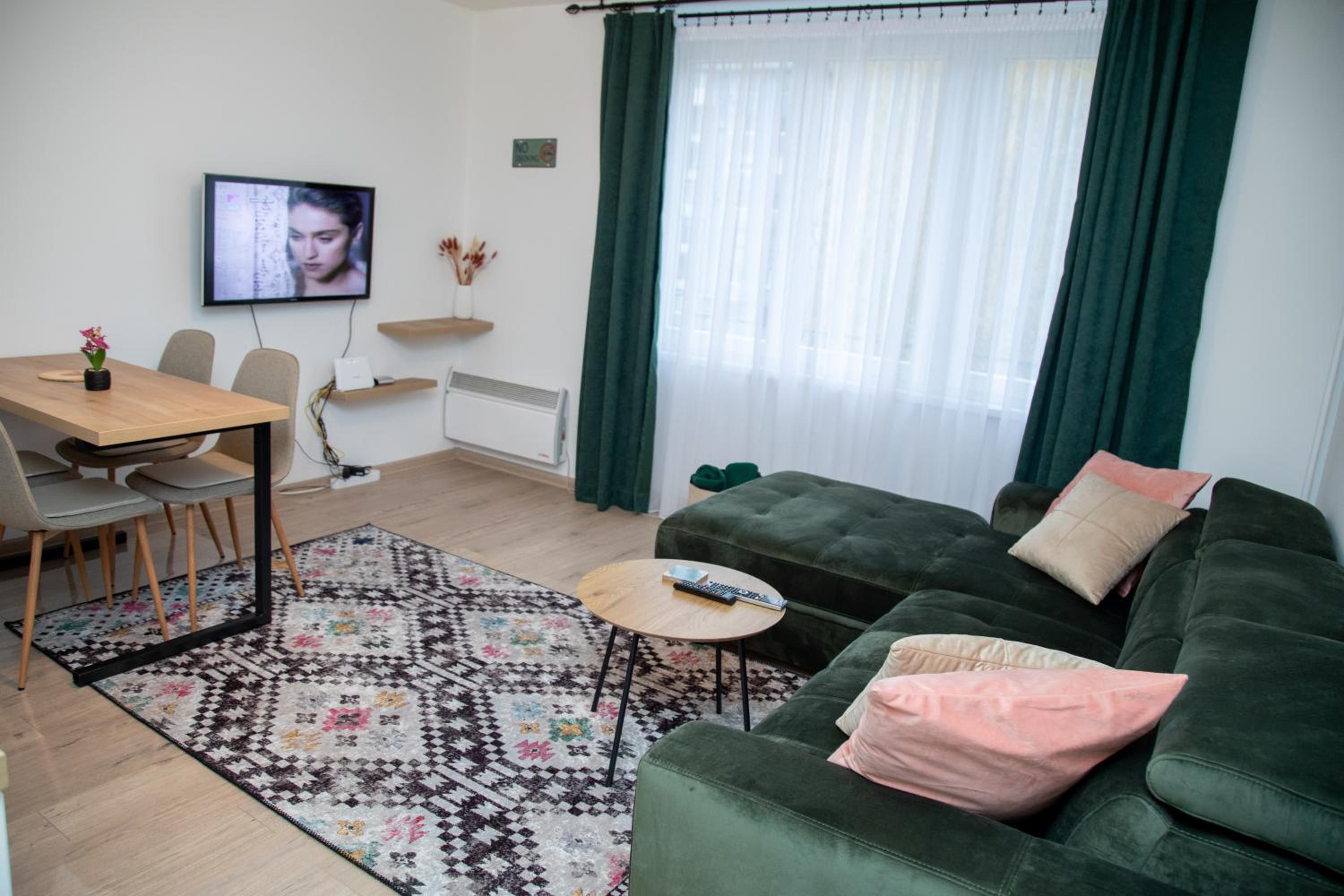 Feel@Home