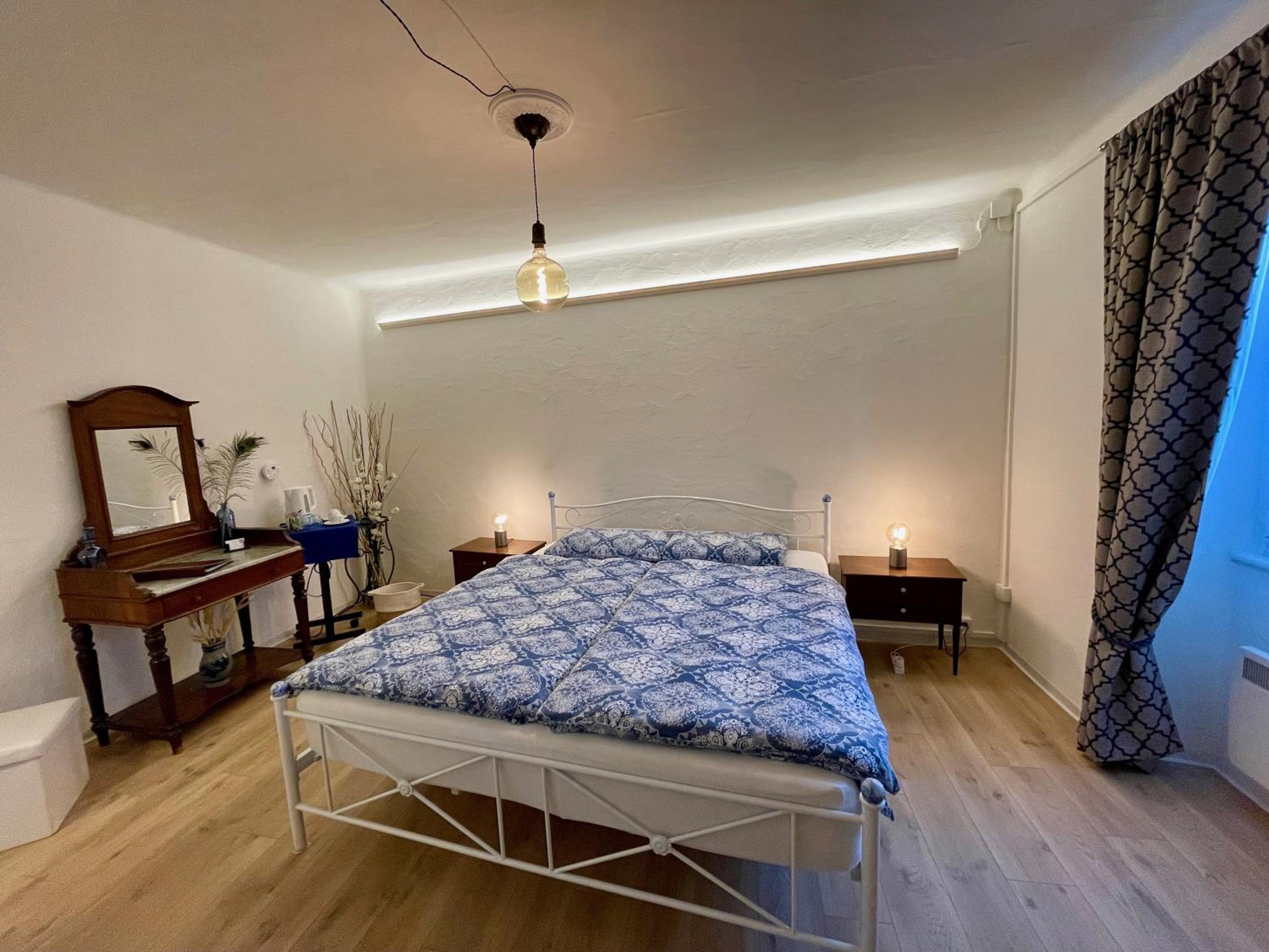 1912 - Blue Room - old town