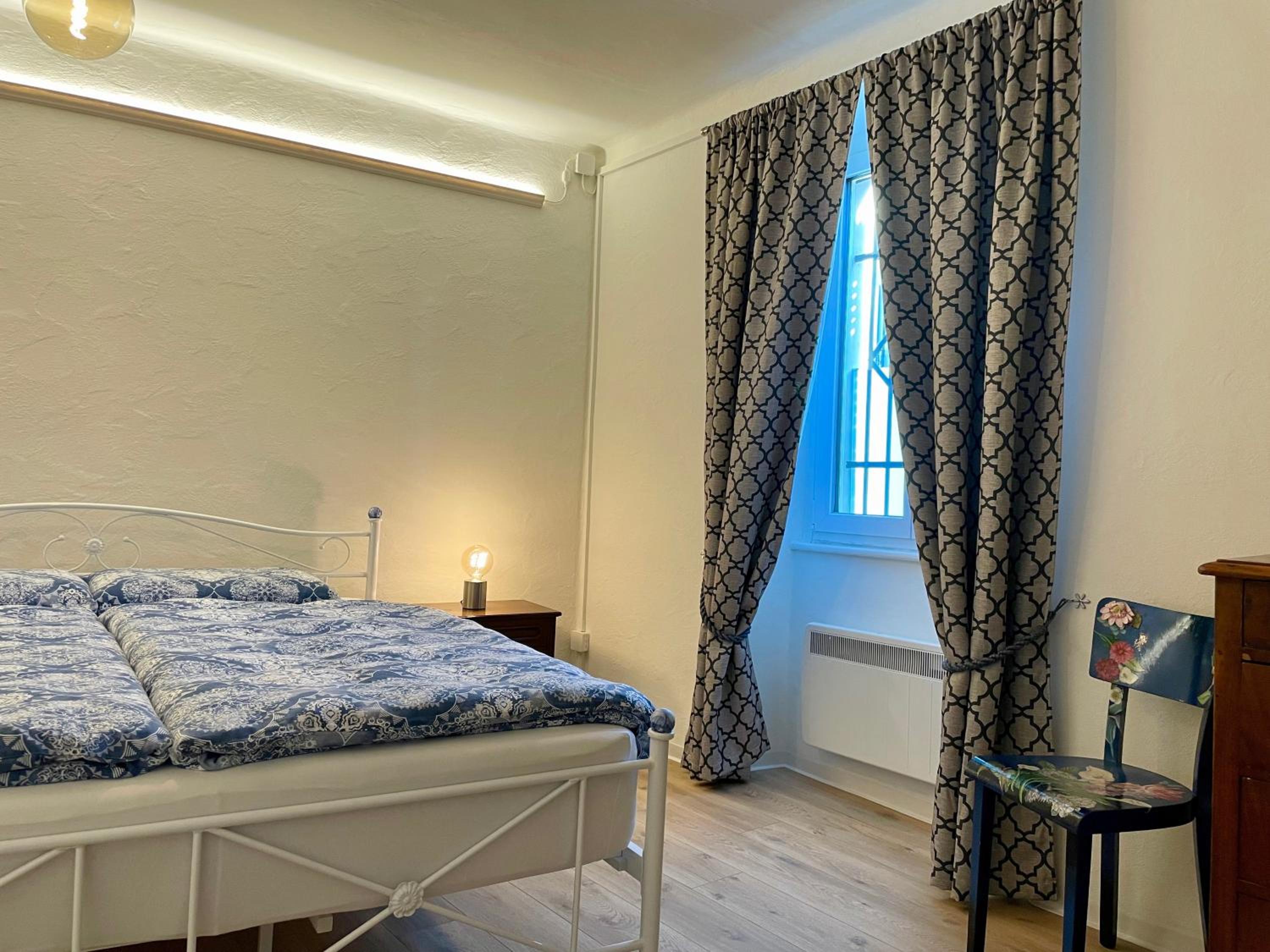 1912 - Blue Room - old town