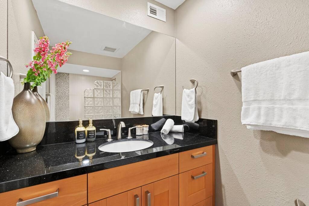 Poolside 2BR/2BA Pet Friendly Condo+Mountain View view 5