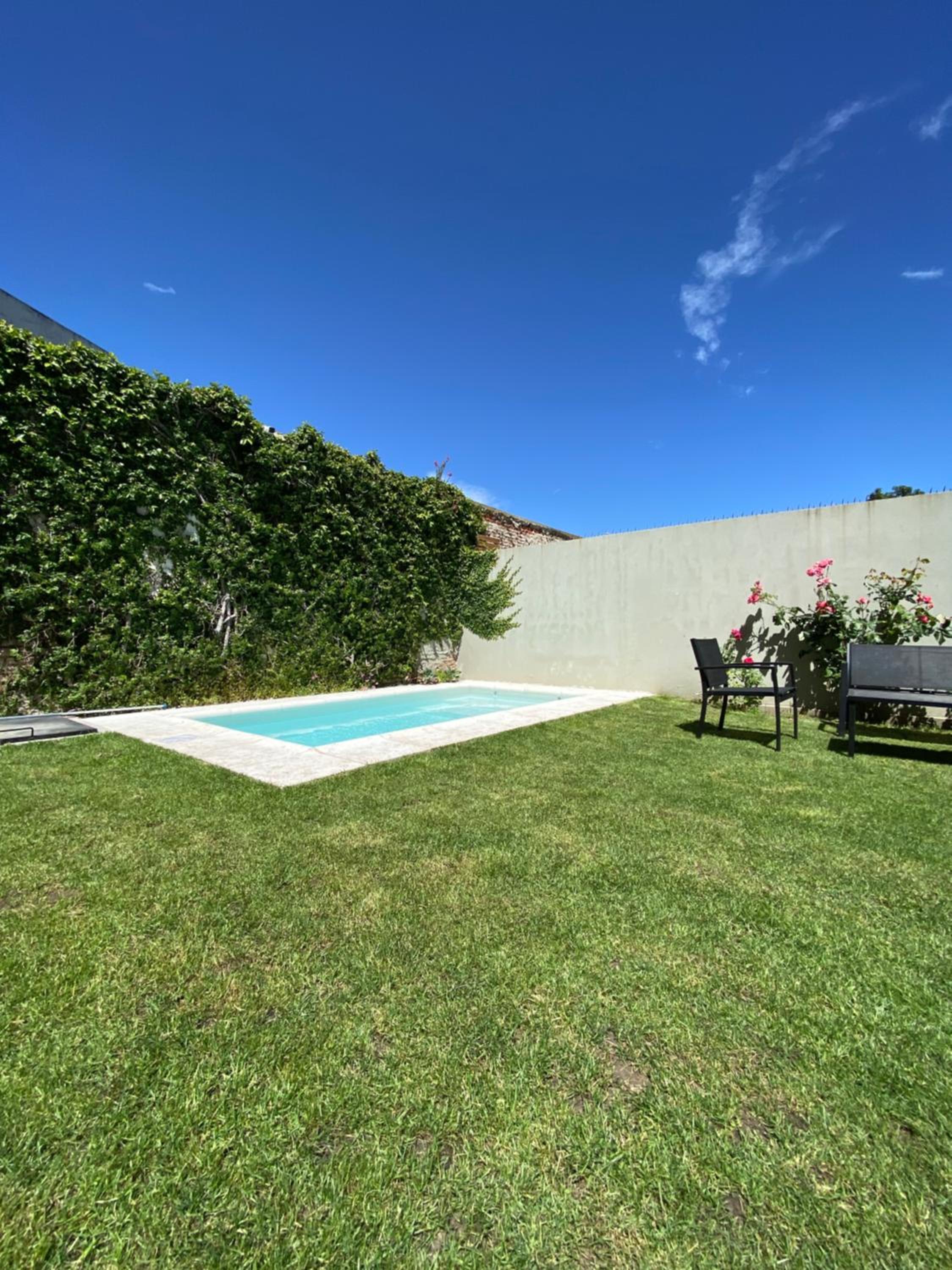 Casa céntrica con pileta y parrilla