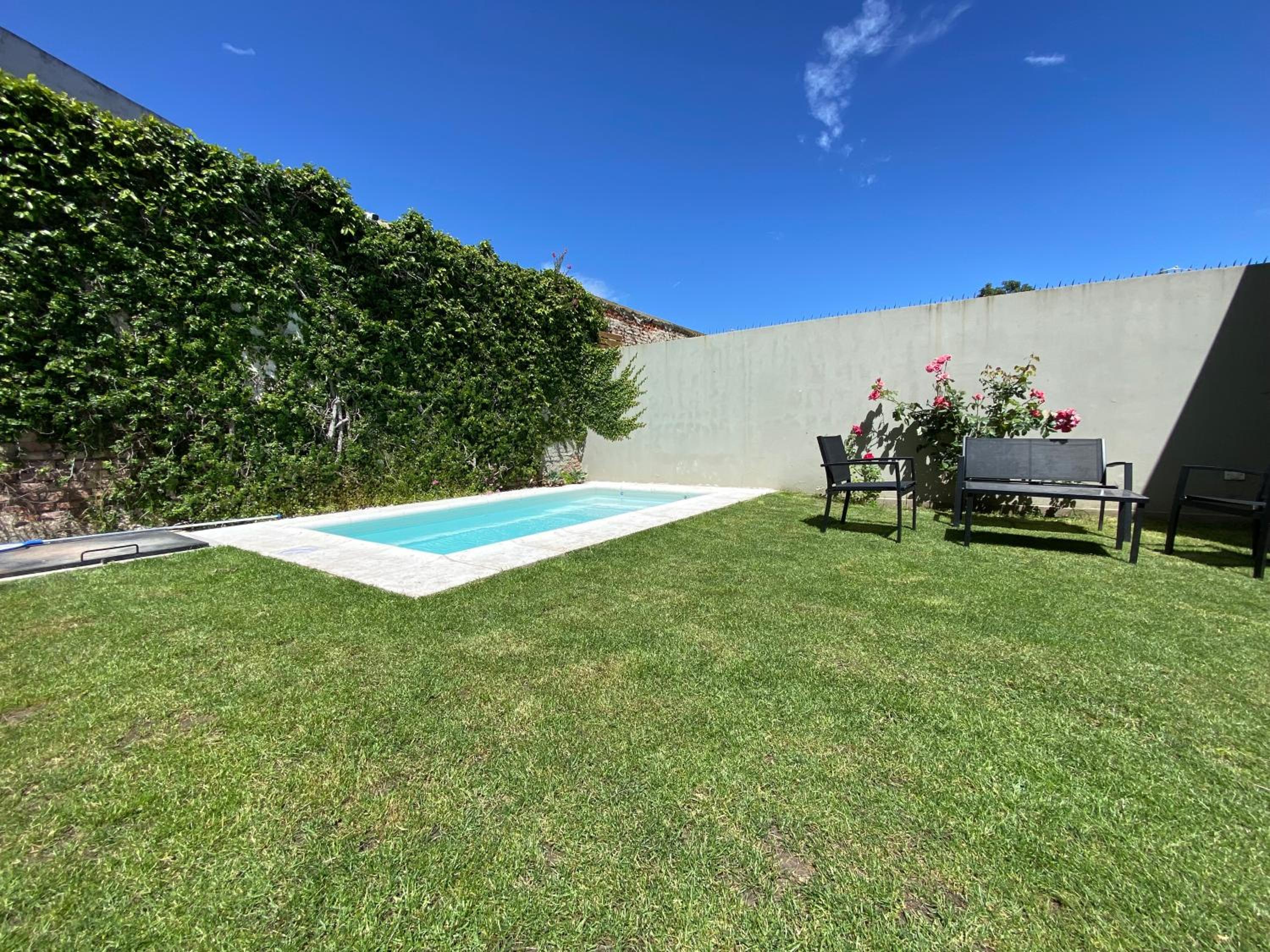 Casa céntrica con pileta y parrilla