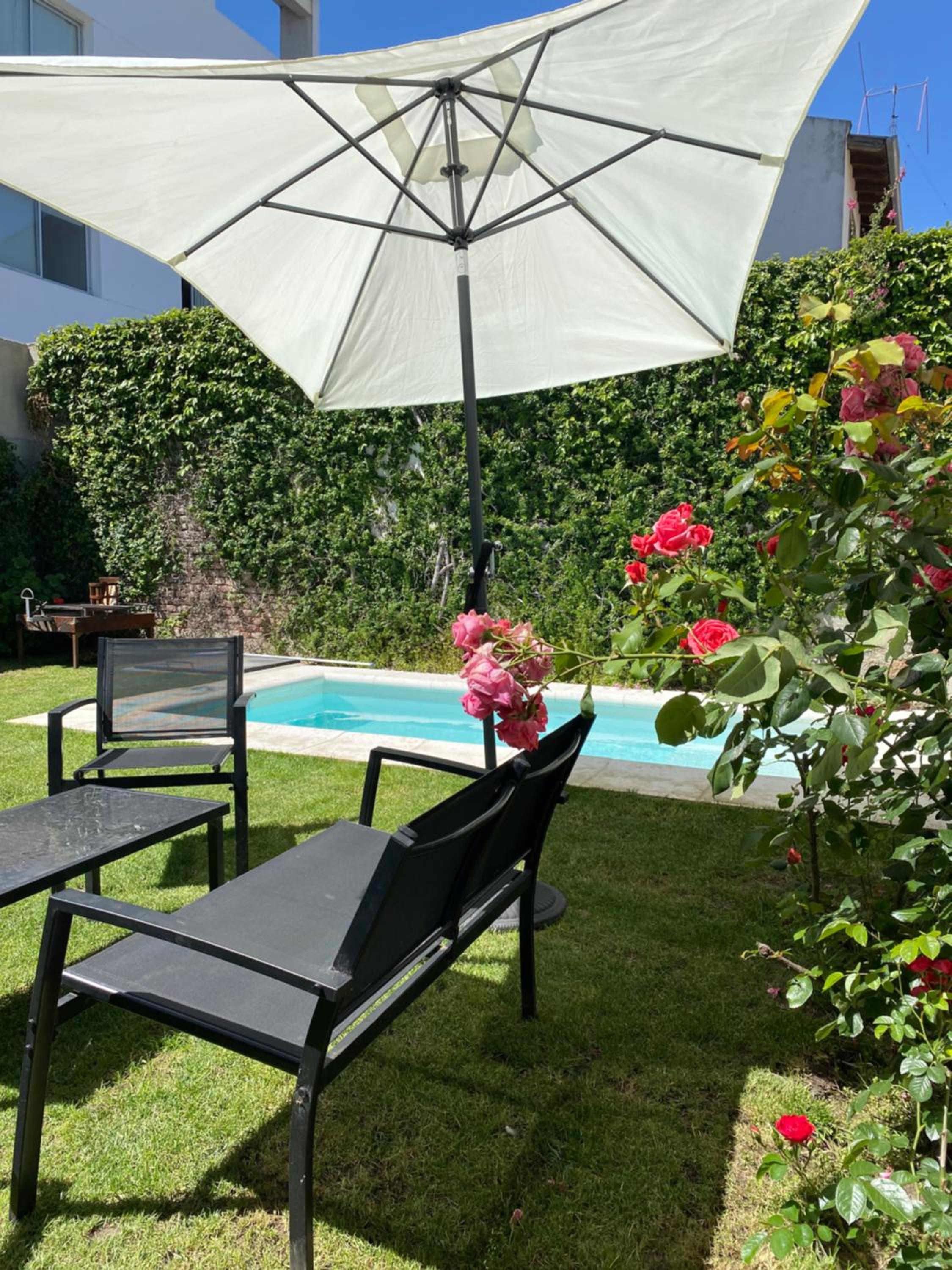 Casa céntrica con pileta y parrilla