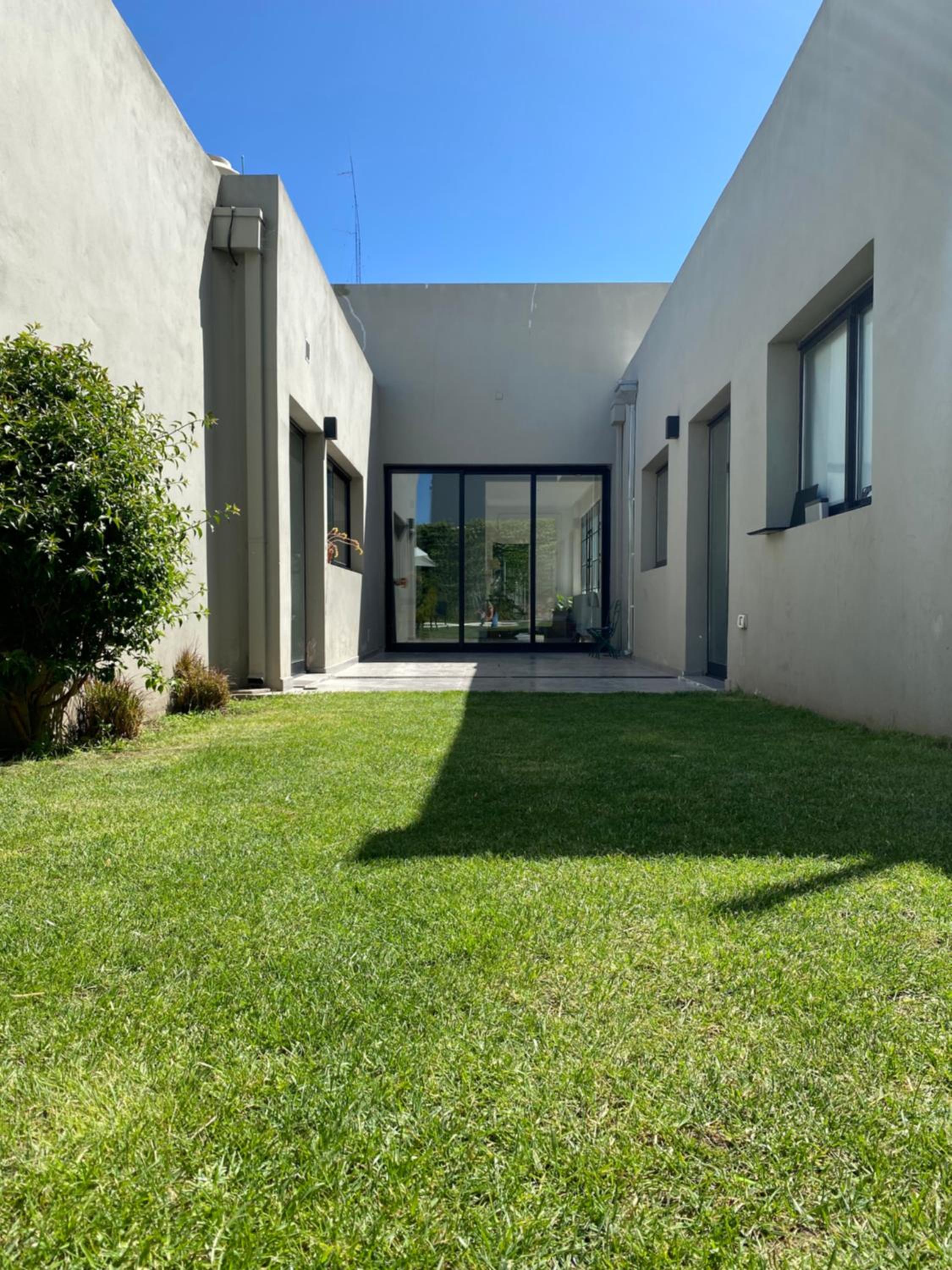 Casa céntrica con pileta y parrilla