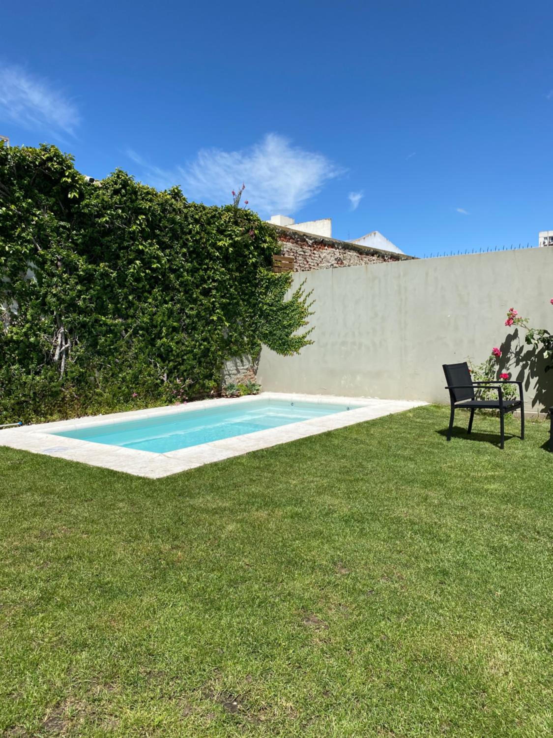 Casa céntrica con pileta y parrilla