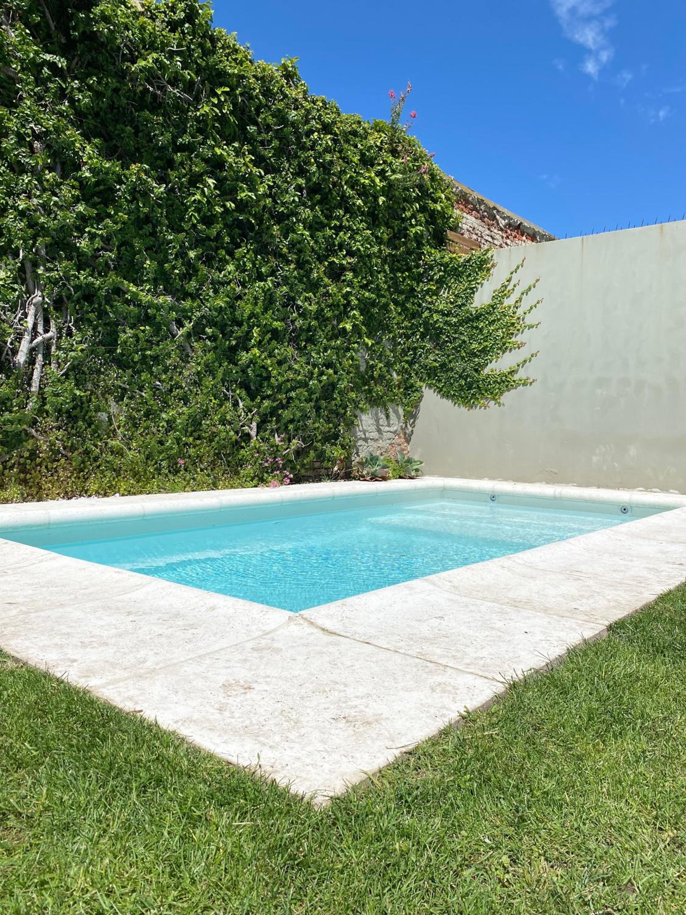 Casa céntrica con pileta y parrilla