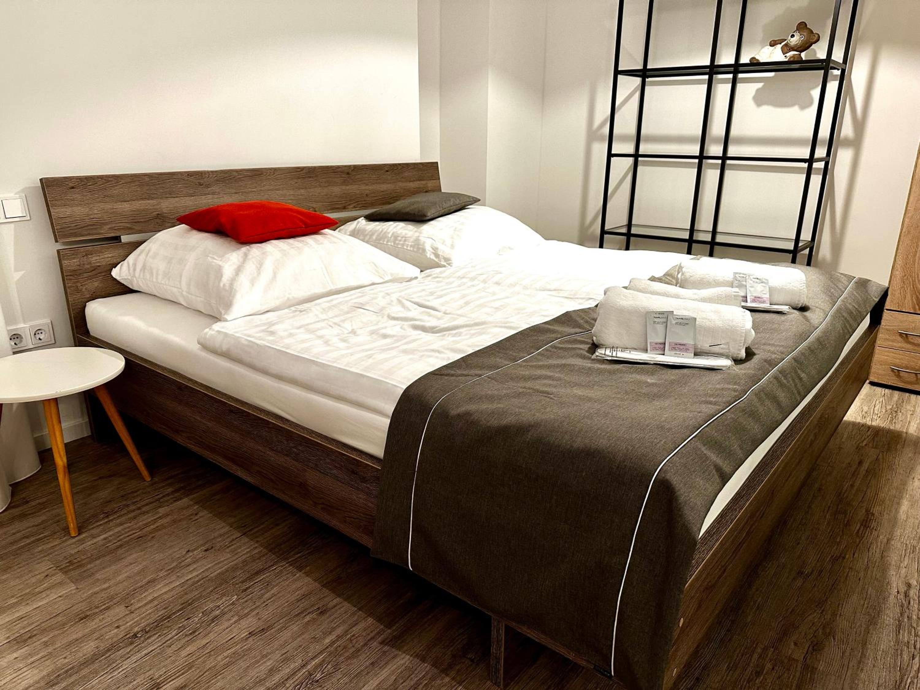 BeeFree WhirlpoolSuiteXL33-FreeParking-FastWiFi