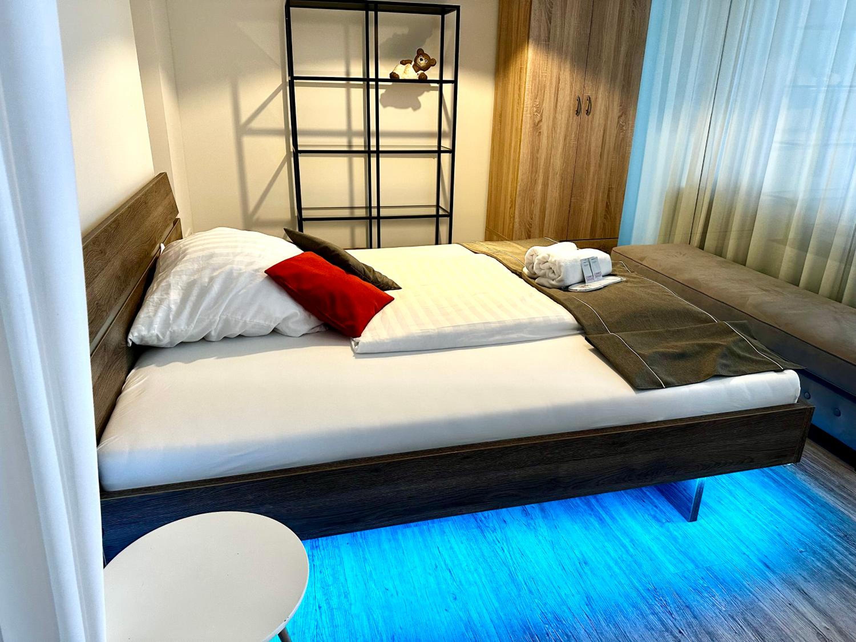 BeeFree WhirlpoolSuiteXL33-FreeParking-FastWiFi
