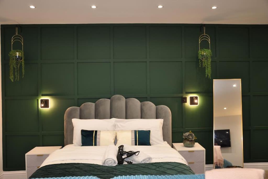 Cosy, Spacious Apt - Central MK-Smart TV-Free Wifi view 3