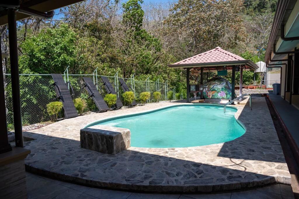 Quinta en Orotina. Piscina, rancho y BBQ.