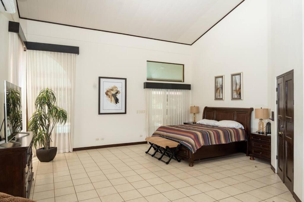 Quinta en Orotina. Piscina, rancho y BBQ.