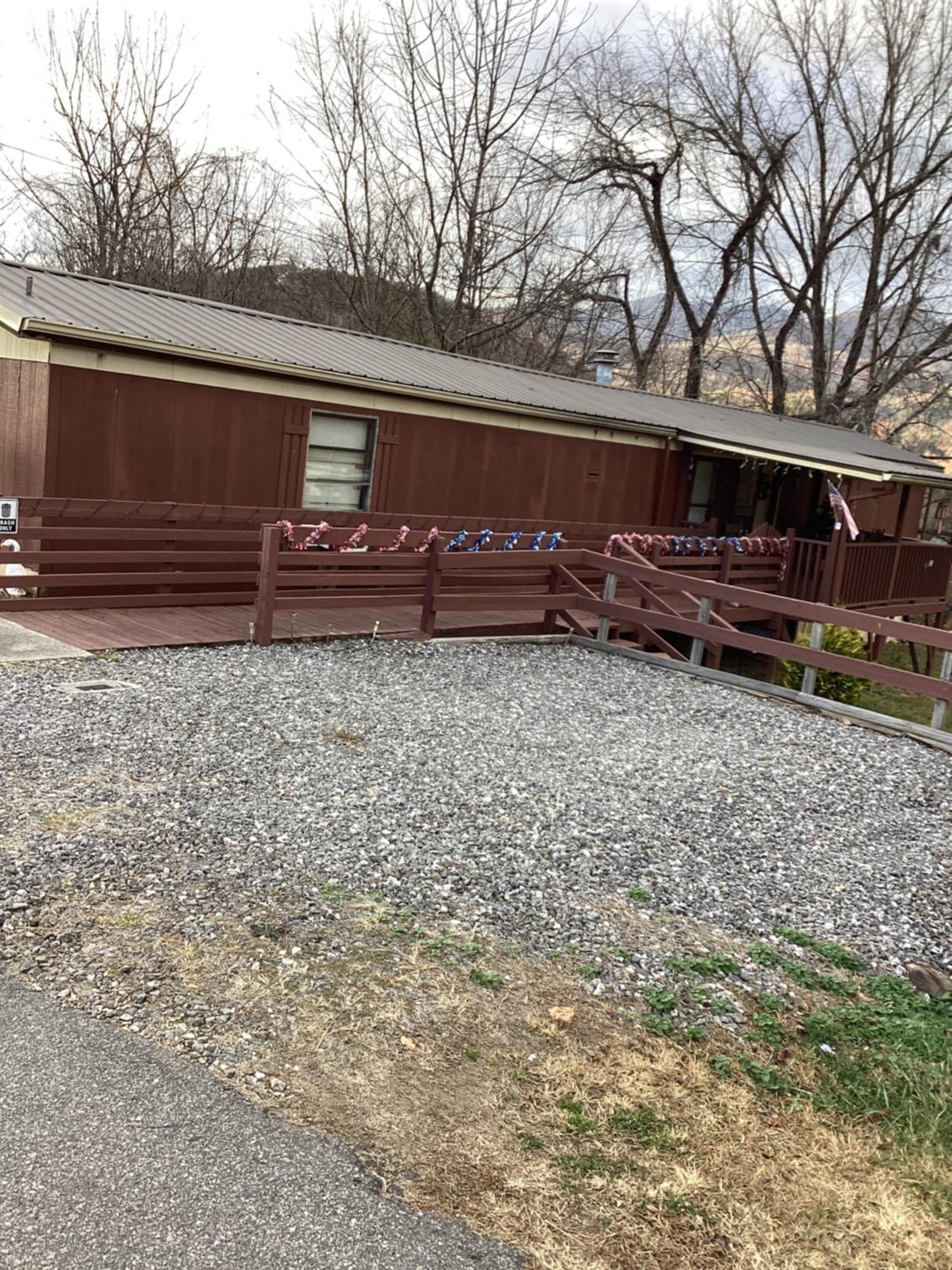 Hotel Maple Street Overlook - Image 1