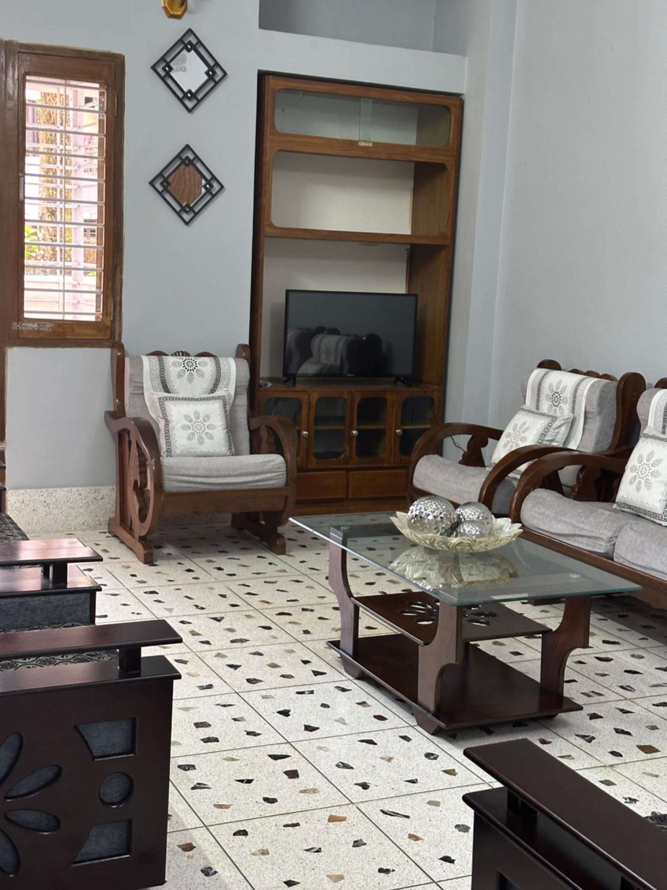 Alom Manzil - 4 Bedroom Family Home