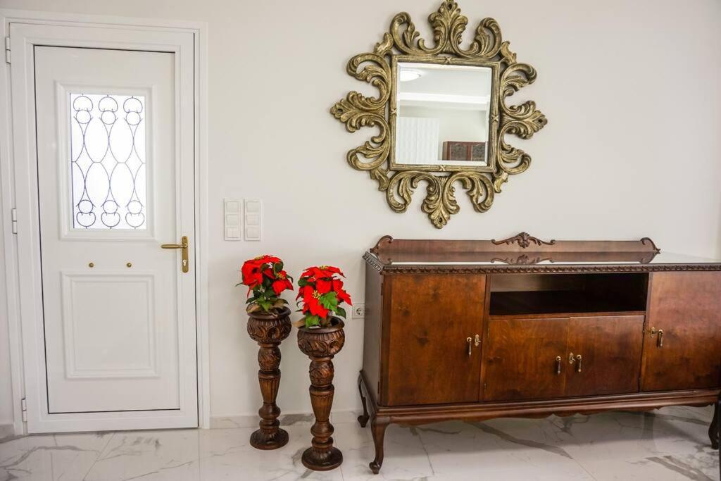 Vintage Luxury House By The River view 3