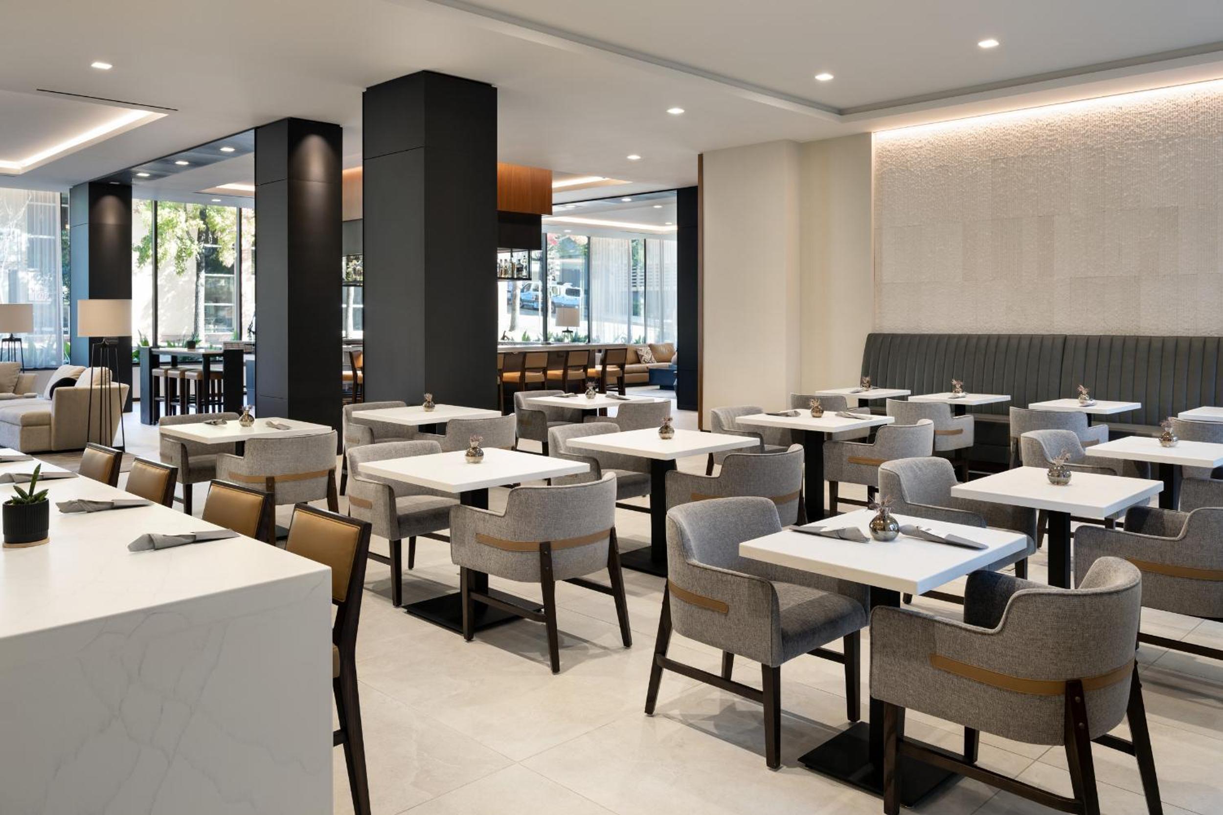 AC Hotel San Rafael Downtown 9