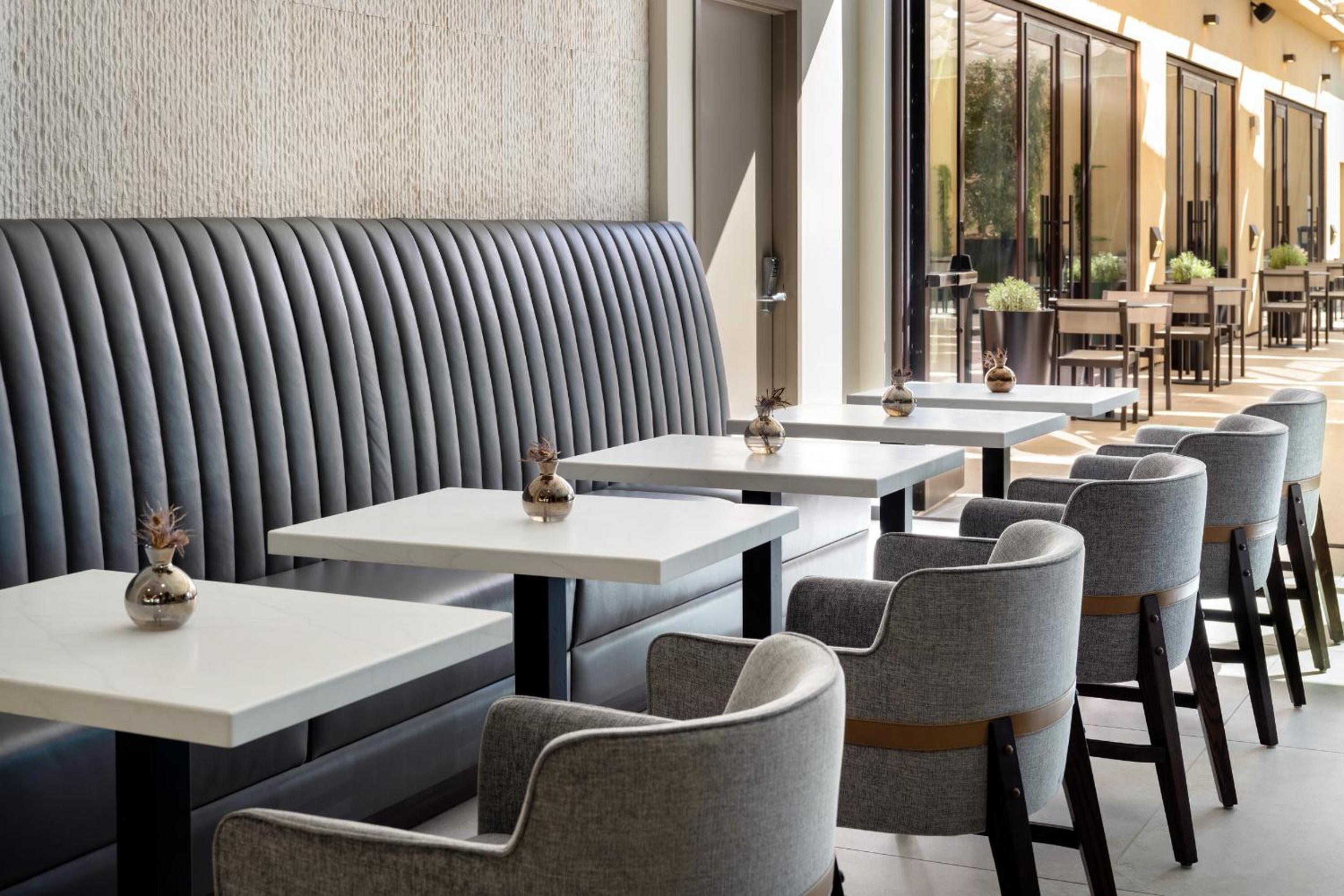 AC Hotel San Rafael Downtown 10