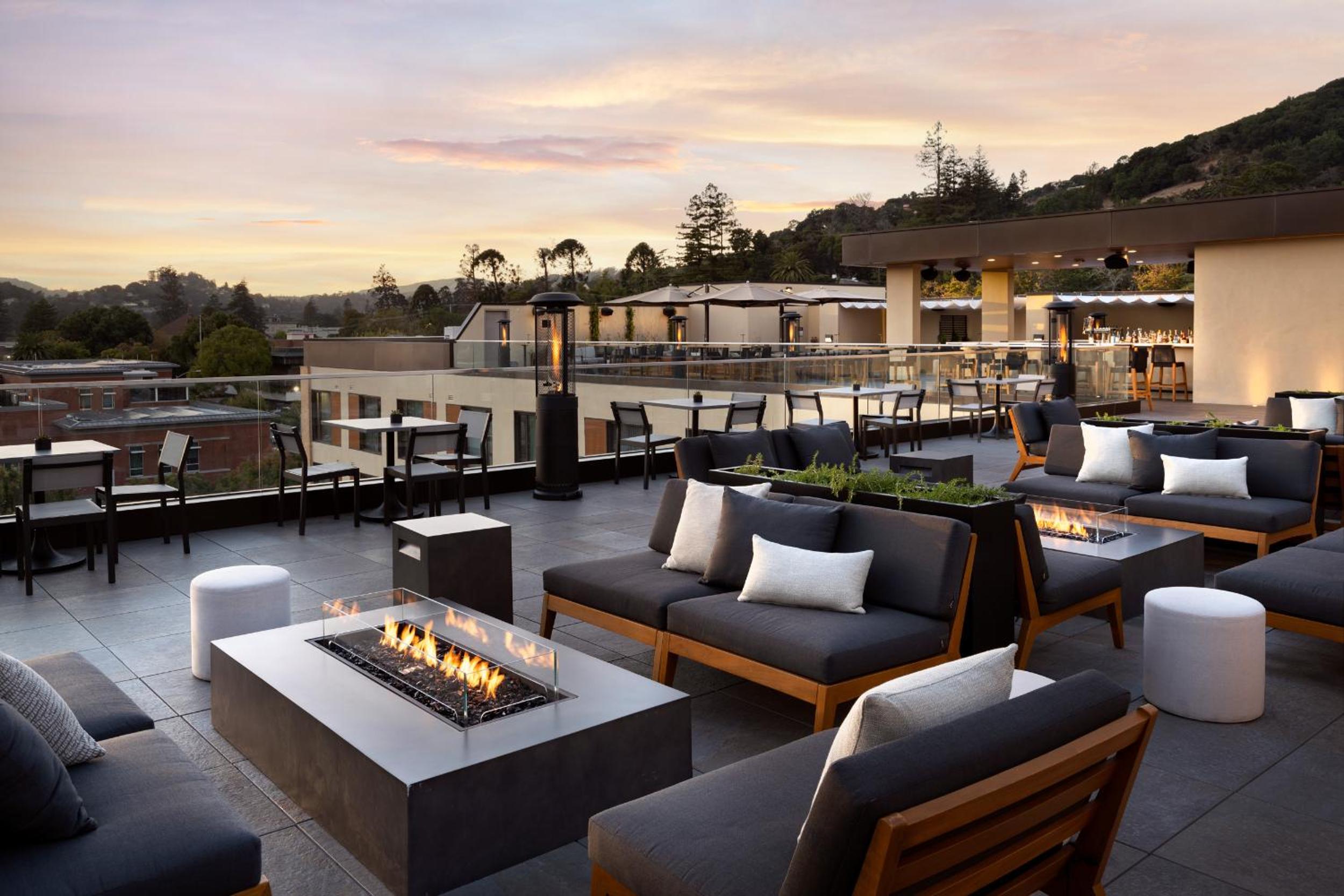 AC Hotel San Rafael Downtown 12