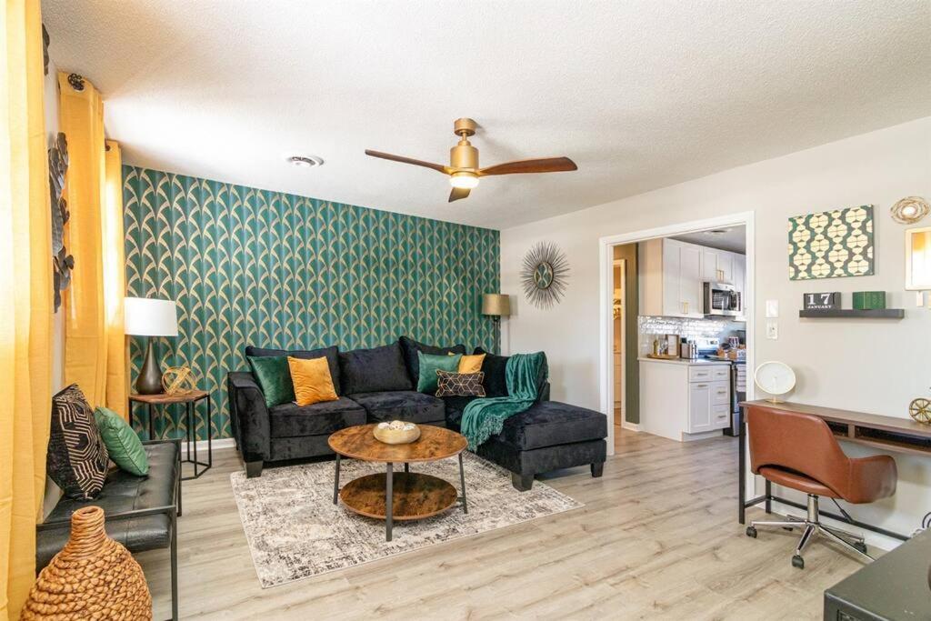 Family friendly & 5-mins to downtown Graham view 5