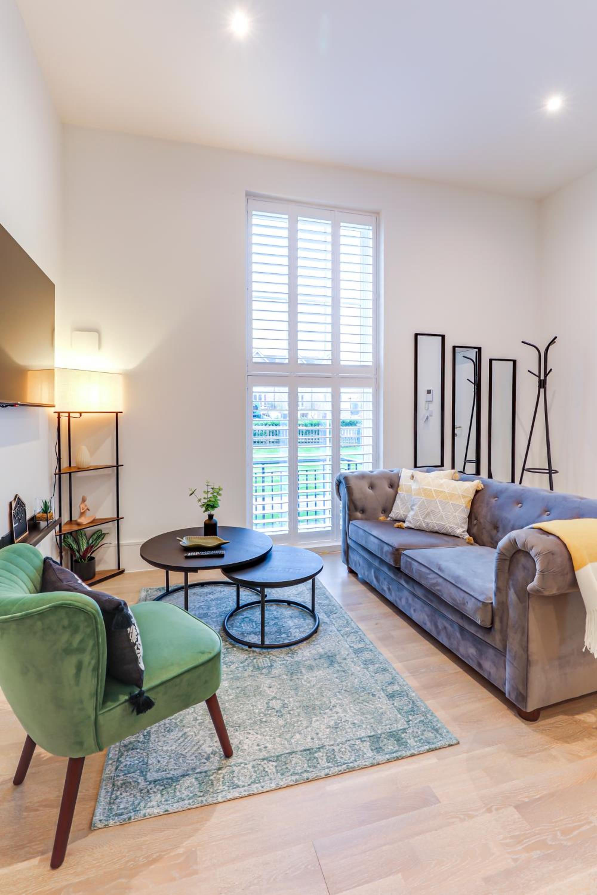 Modern 2BR 2BA with Free Parking - Sleeps 6