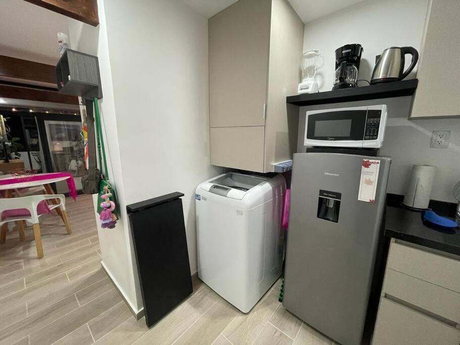 Super well located cozy condo w/balcony WiFi 60mb photo 4