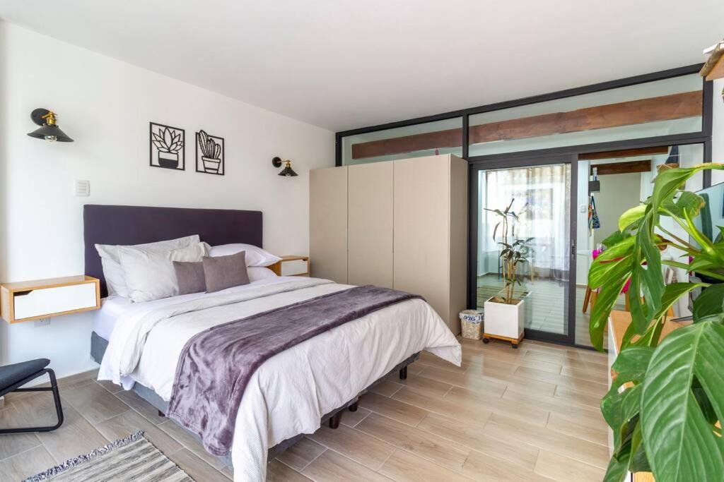 Super well located cozy condo w/balcony WiFi 60mb photo 3