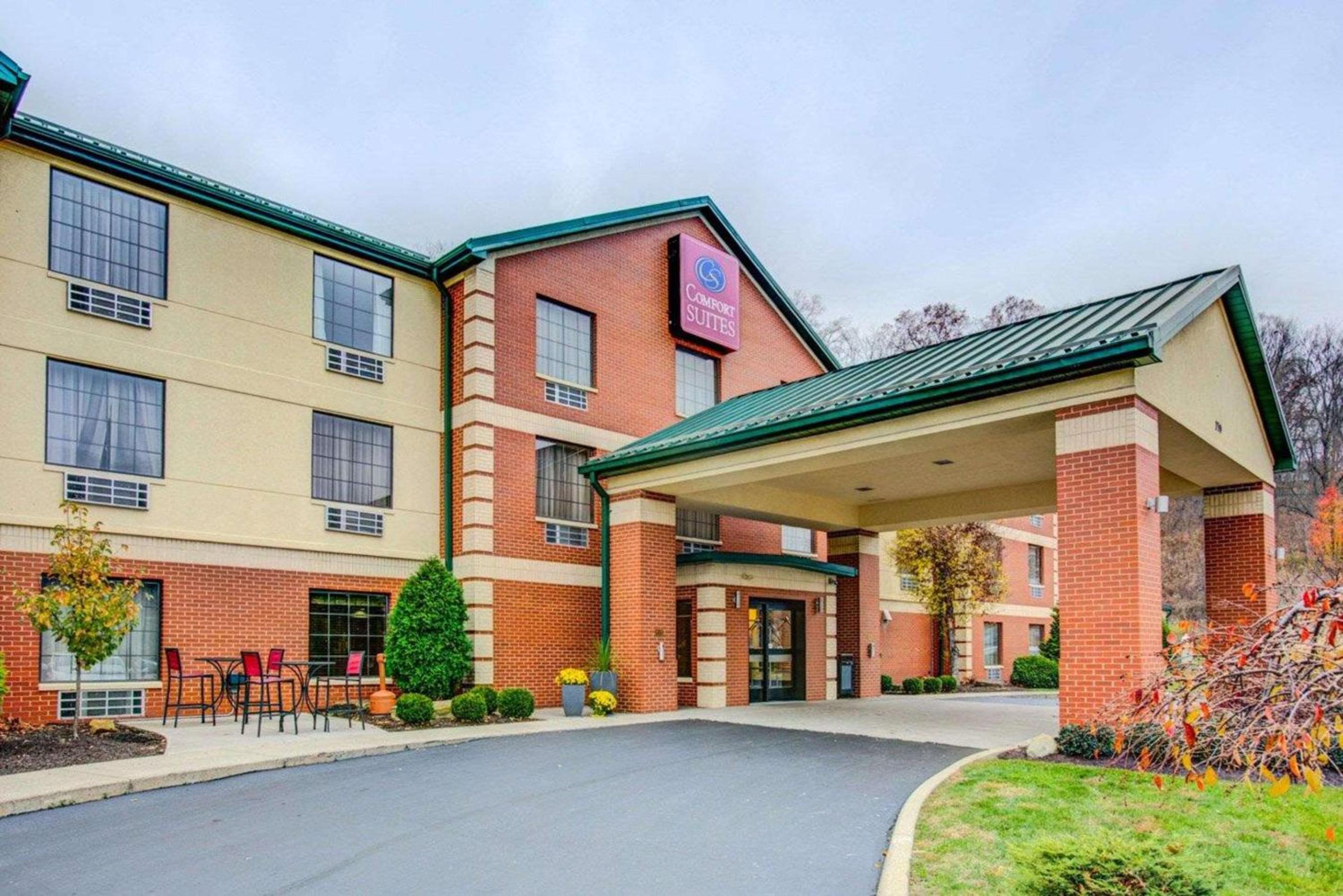 Hotel Comfort Suites Pittsburgh Airport - Image 1