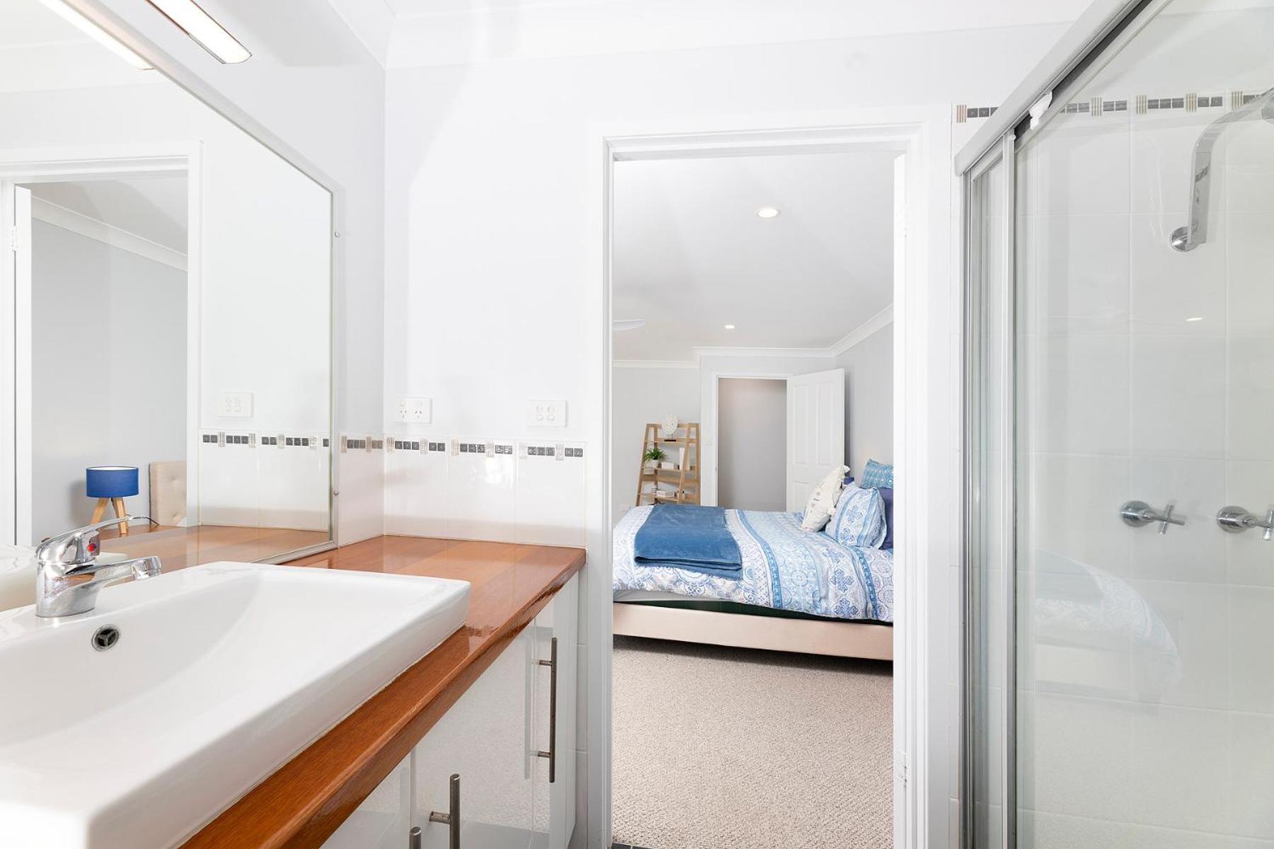 Wallis Lake Retreat-Between the ocean and the lake