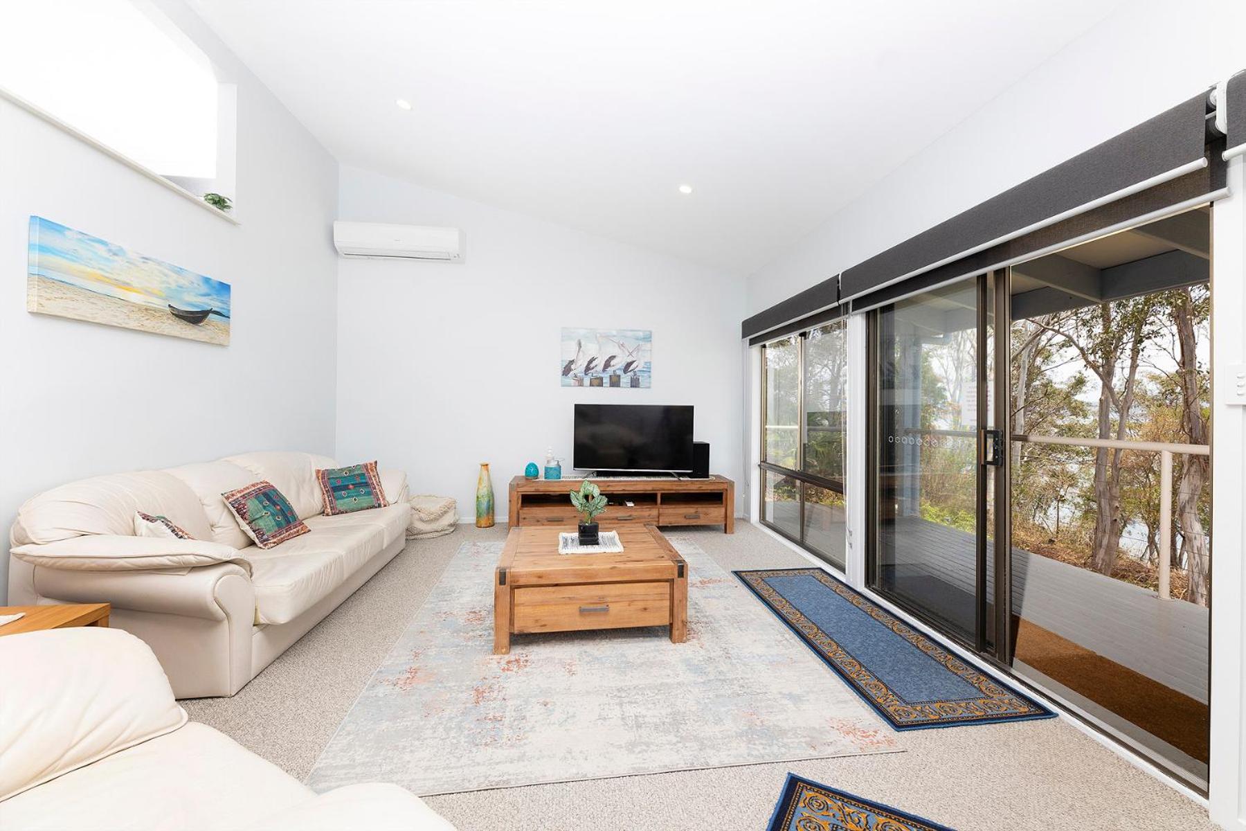 Wallis Lake Retreat-Between the ocean and the lake