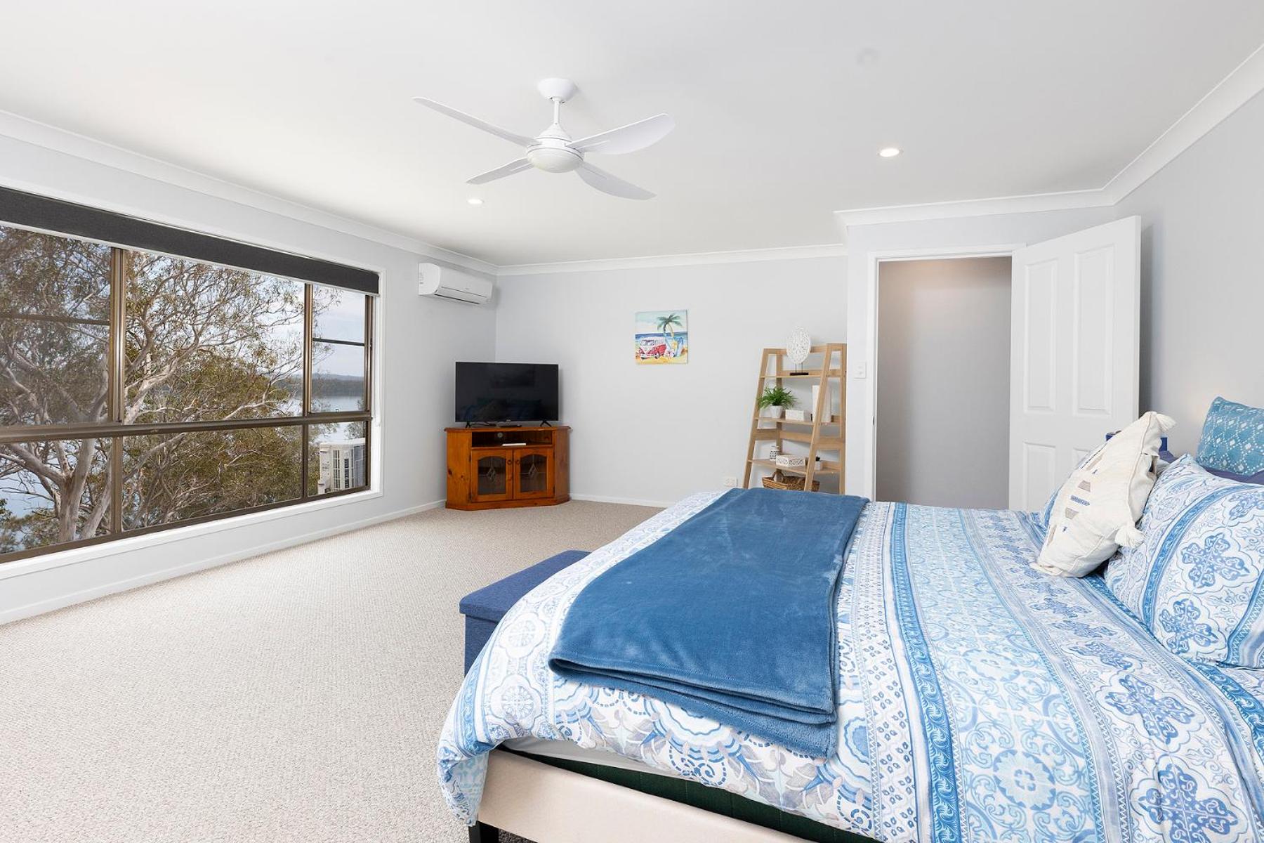 Wallis Lake Retreat-Between the ocean and the lake