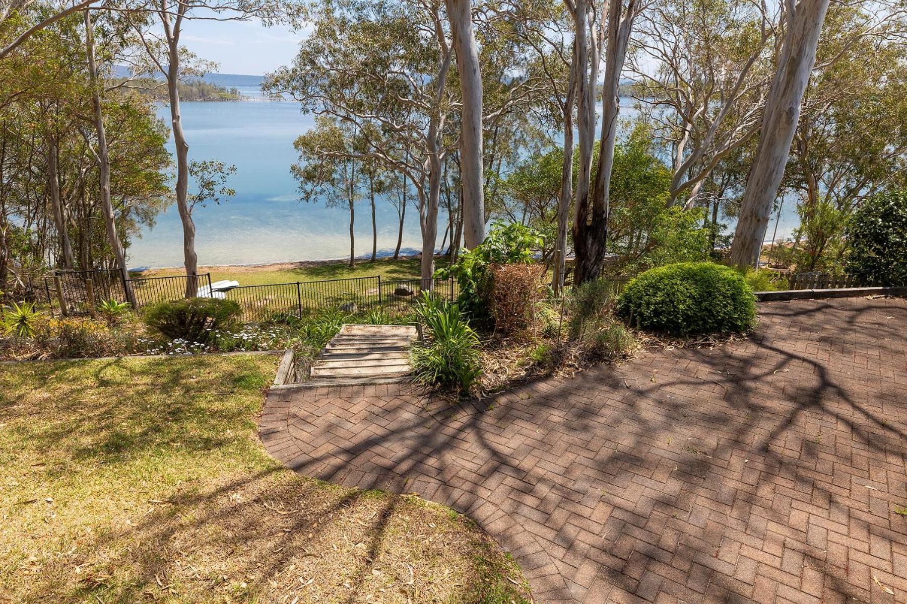 Wallis Lake Retreat-Between the ocean and the lake