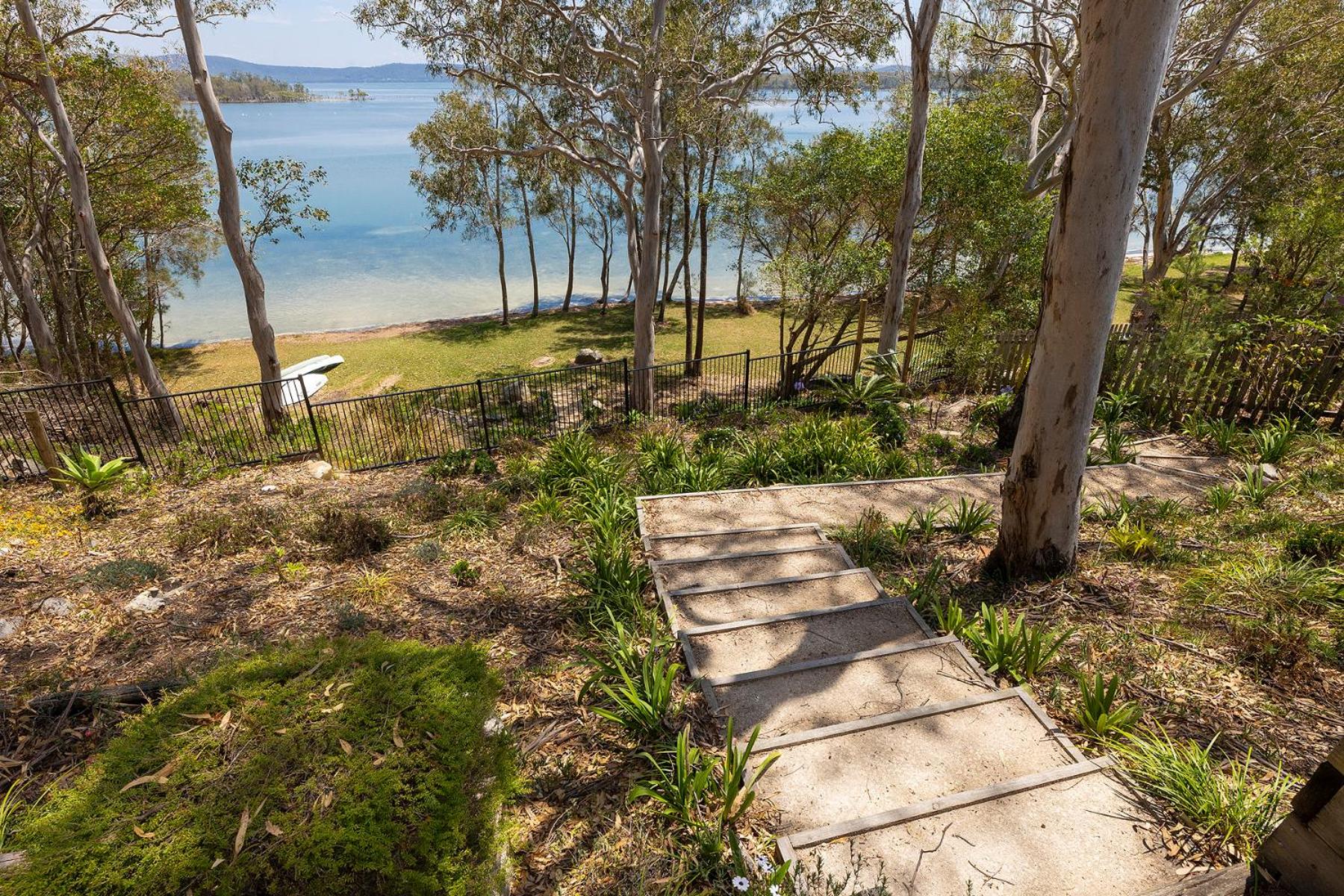 Wallis Lake Retreat-Between the ocean and the lake