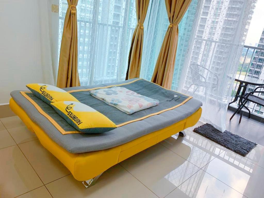 Corner KL Pool View RC Residence with High Internet Speed 500Mbps