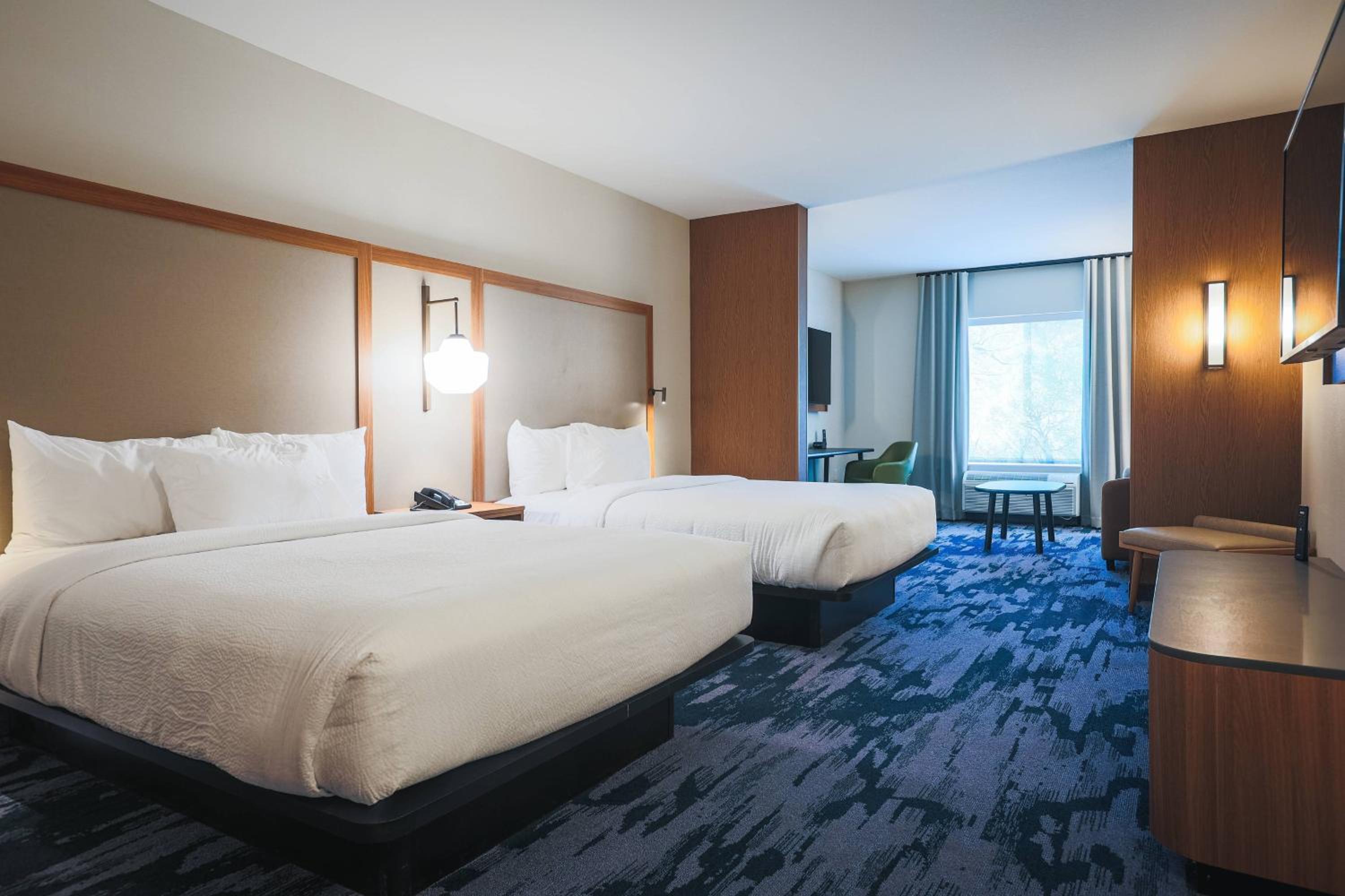 Marquette Vacations - Fairfield Inn  Suites Marquette - Property Image 1