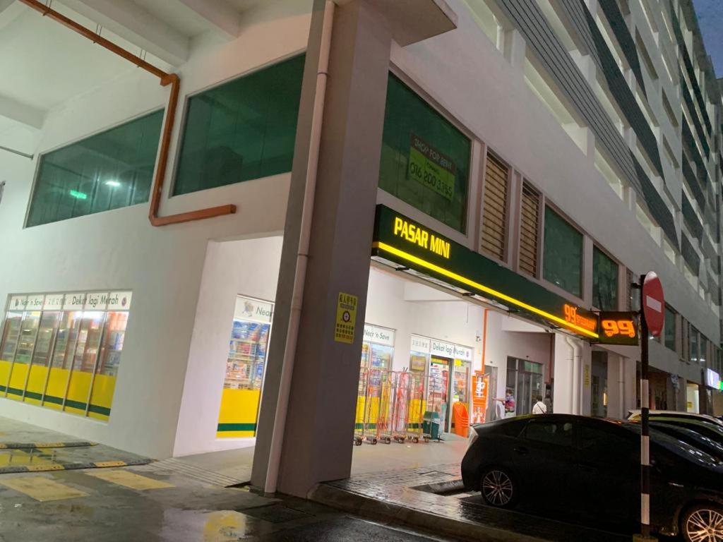 Corner KL Pool View RC Residence with High Internet Speed 500Mbps
