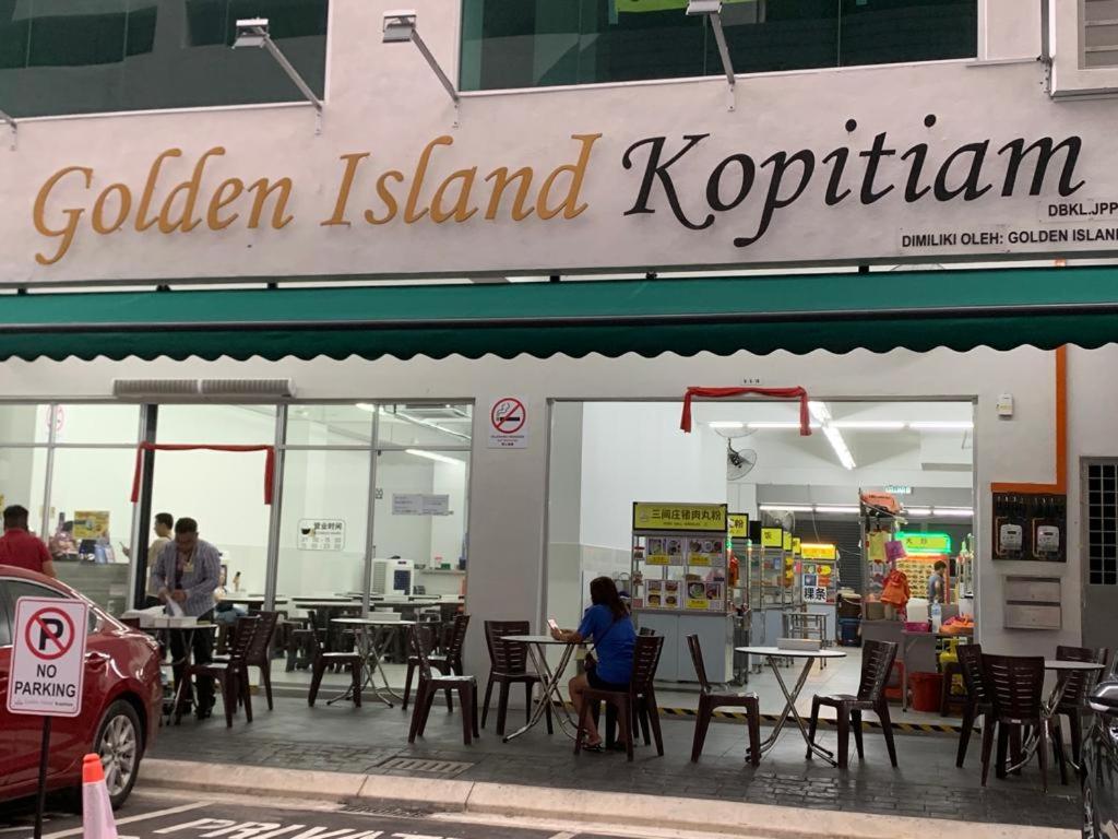 Corner KL Pool View RC Residence with High Internet Speed 500Mbps