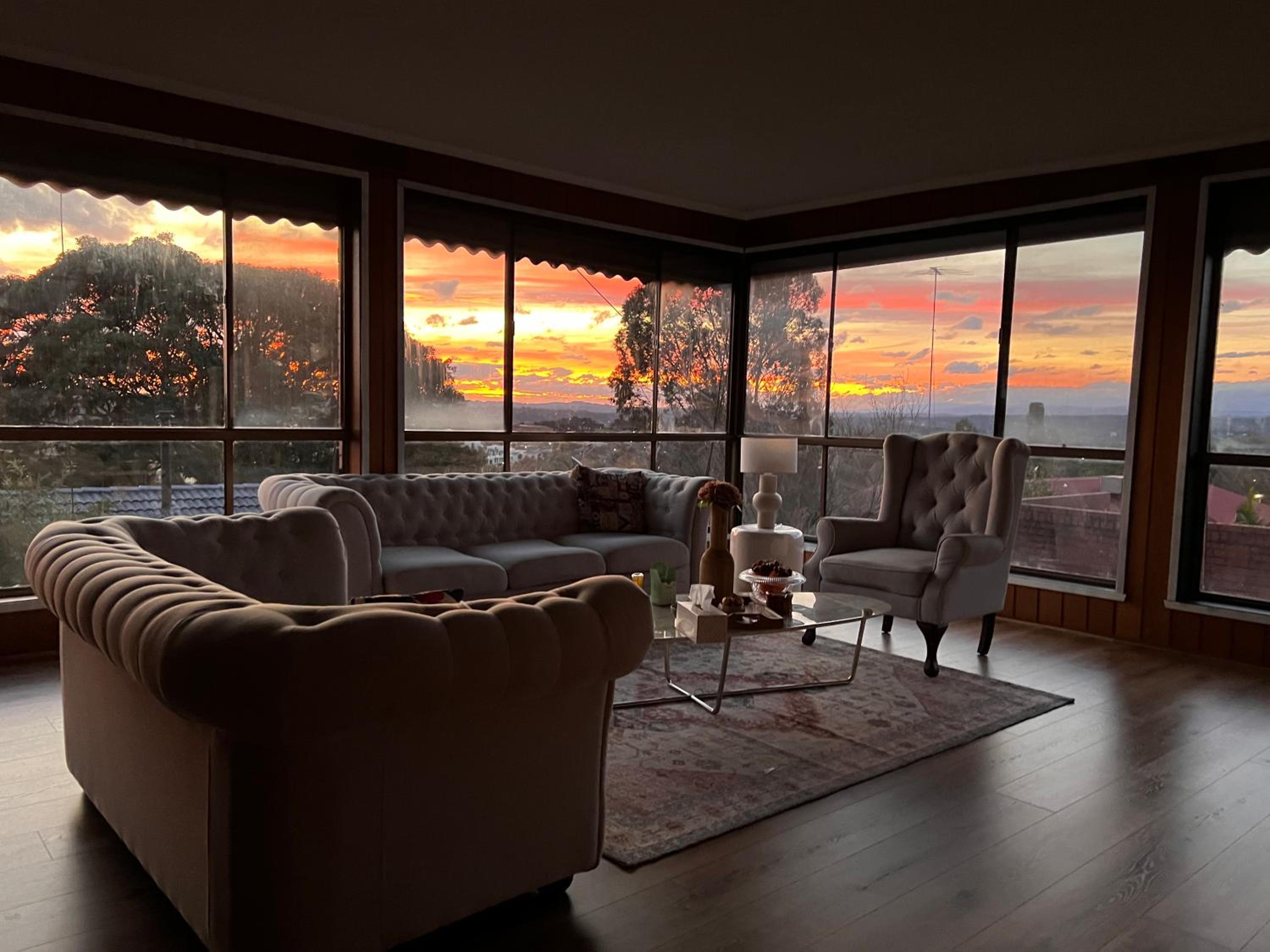 Cozy and nice stay with sunset view!