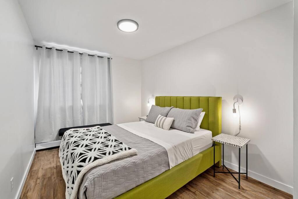 Spacious 2BR Top Floor with Balcony Free WiFi