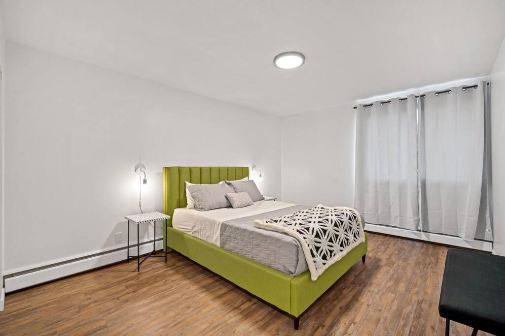 Spacious 2BR Top Floor with Balcony Free WiFi