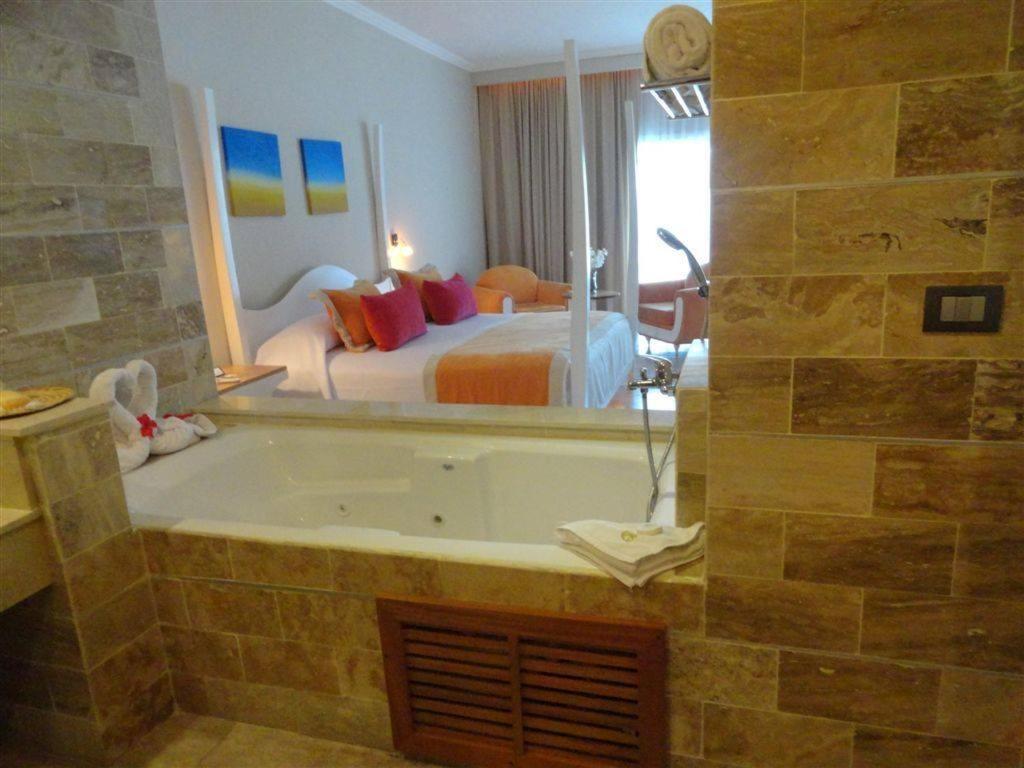 Oceanside Junior Suites at 5 Star All-Inclusive Resort view 2