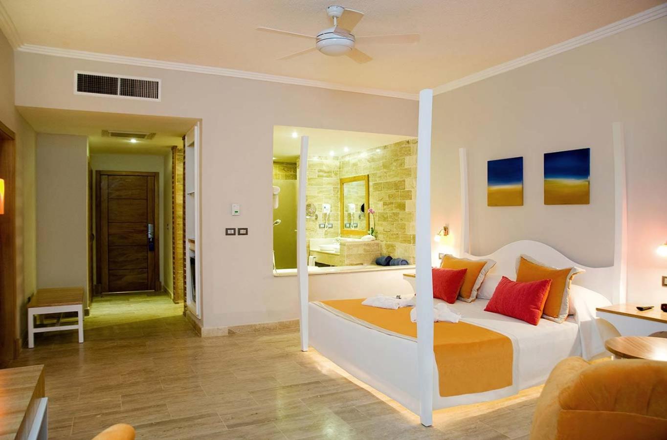Oceanside Junior Suites at 5 Star All-Inclusive Resort view 5