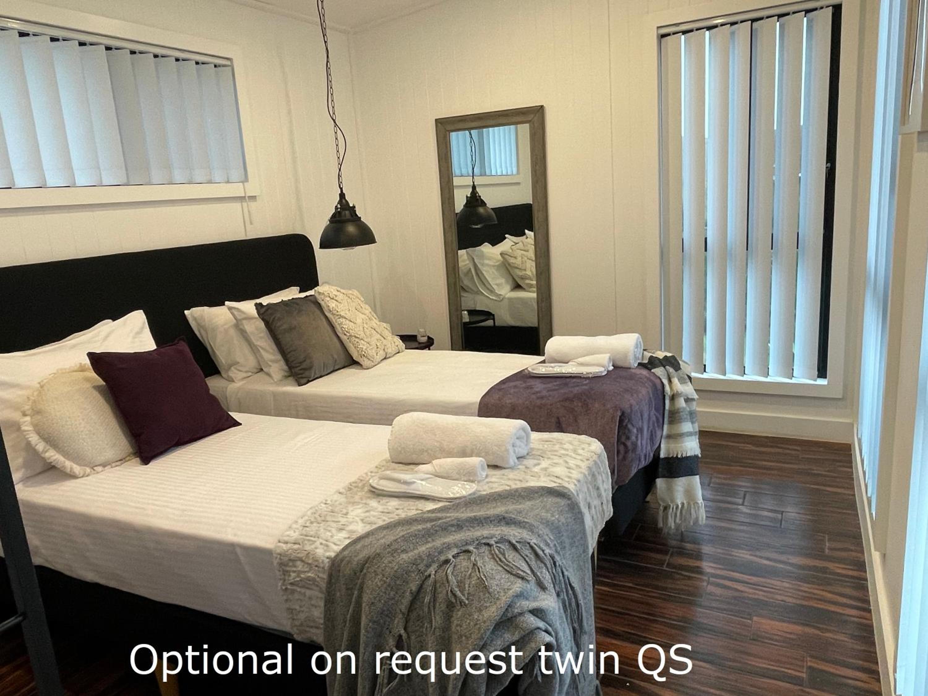 Amethyst - 1 Bed with Hot Tub - Kundalini Lodge