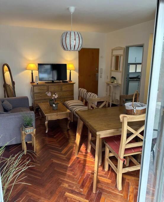 Semipiso Panoramico 2 habitaciones amplia cocina lavadero Parrilla y Cochera privada incluida a metros del subte