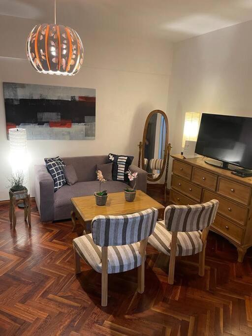 Semipiso Panoramico 2 habitaciones amplia cocina lavadero Parrilla y Cochera privada incluida a metros del subte